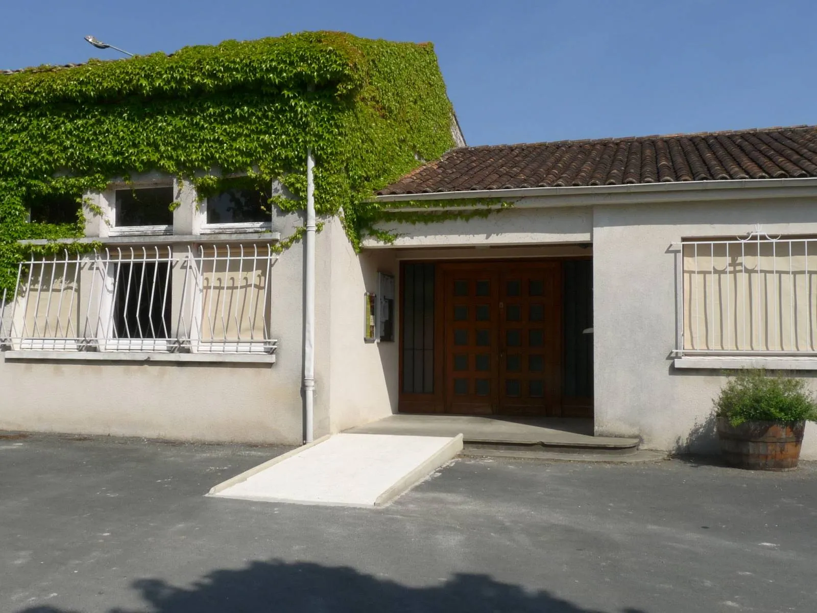 Photo showing: mairie de Louzac-St-André à Louzac, Charente, France