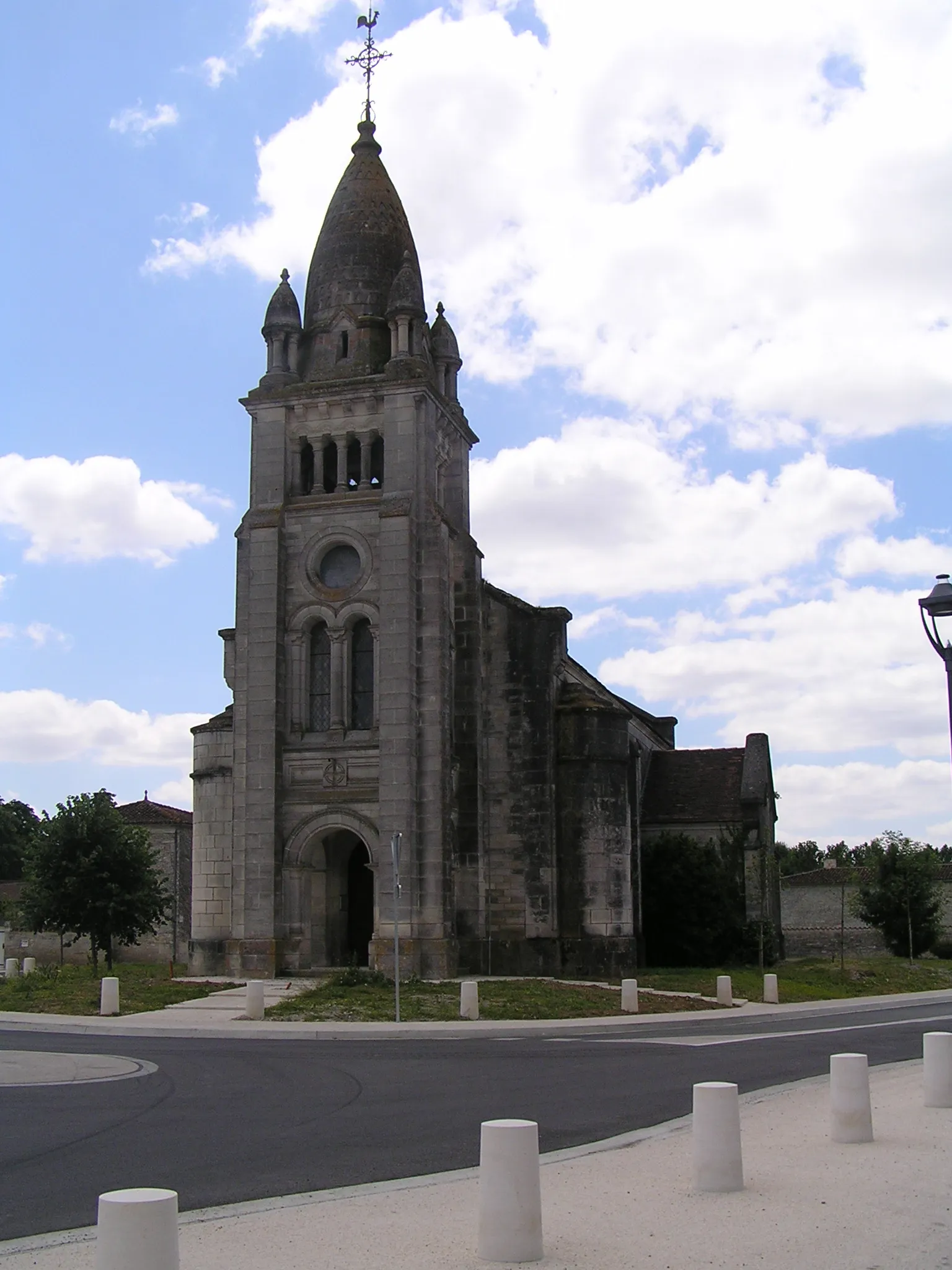 Photo showing: église-prieuré de Sainte-Sévère, Charente, France