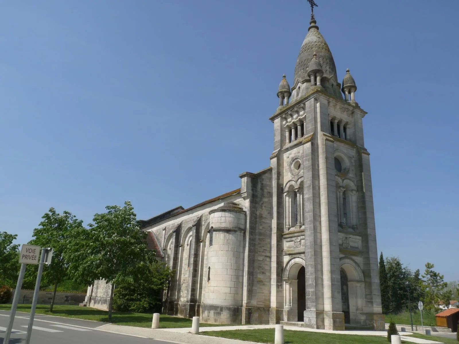 Photo showing: Eglise Ste-Sévère, Charente, France