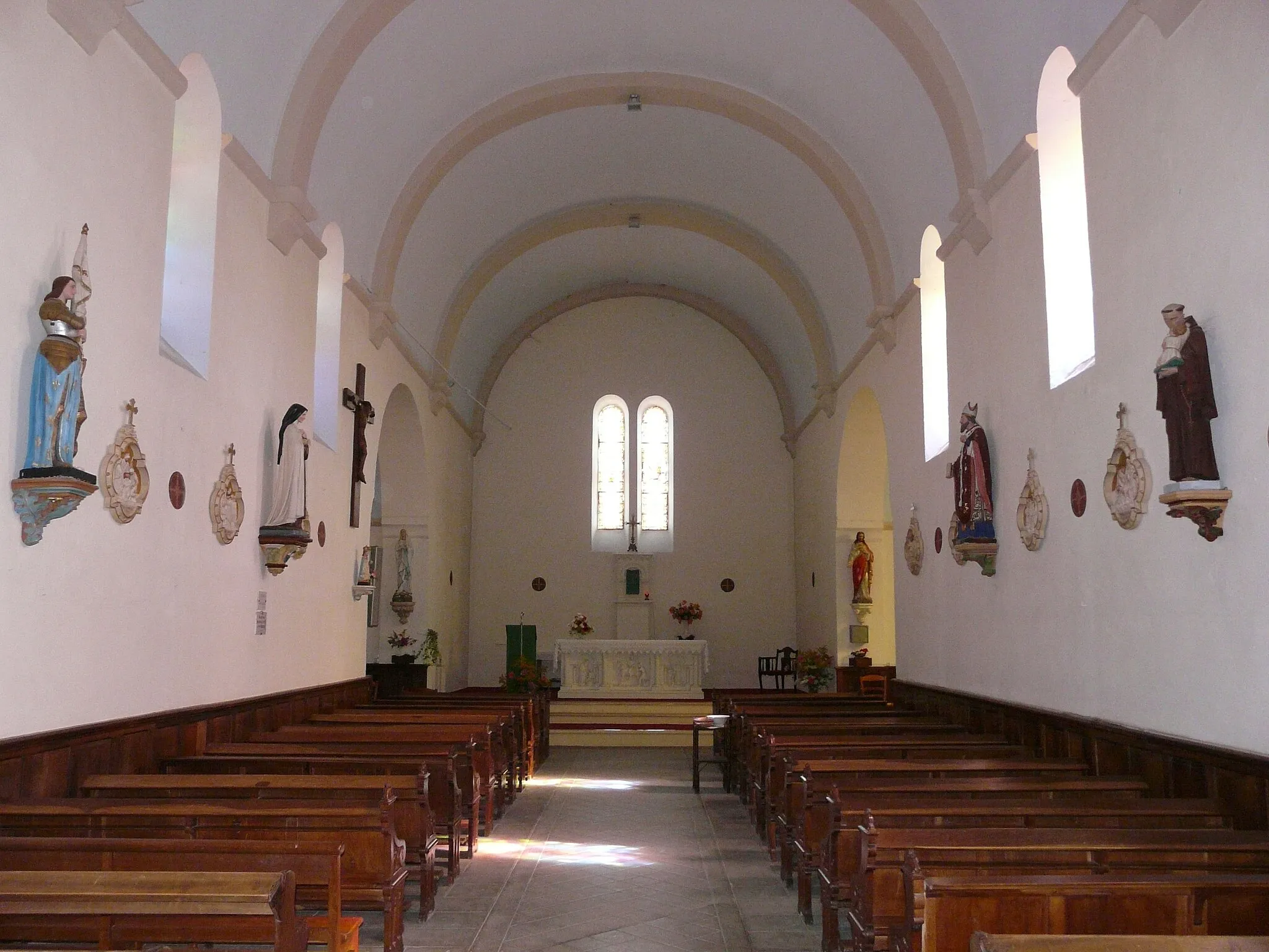 Photo showing: Nef de l'église Saint-Martin des Jumeaux, Assais-les-Jumeaux, Deux-Sèvres, France.