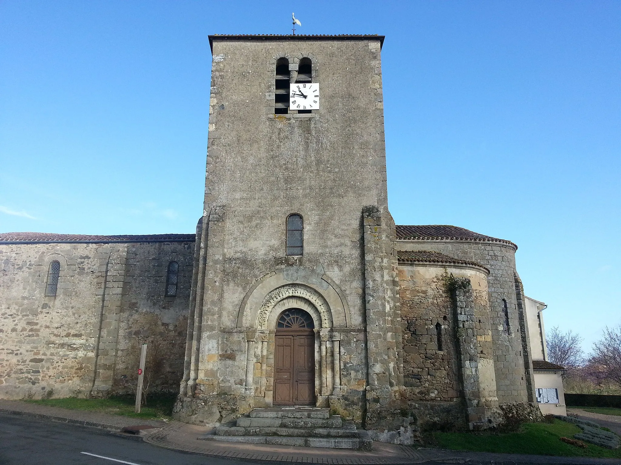 Photo showing: Façade Sud de l'Eglise St Martin de Glénay.