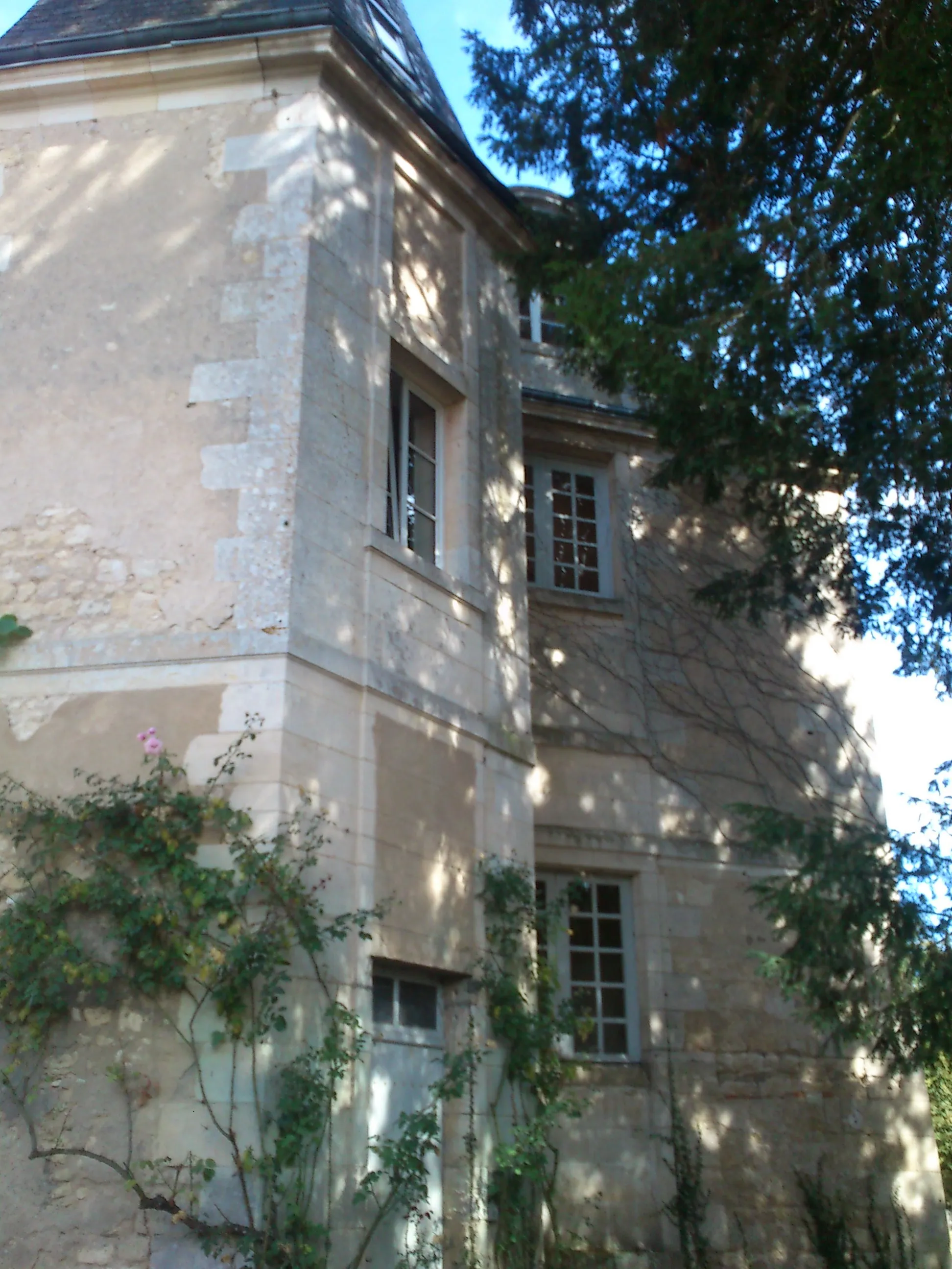 Photo showing: This building is indexed in the base Mérimée, a database of architectural heritage maintained by the French Ministry of Culture, under the reference PA00105355 .