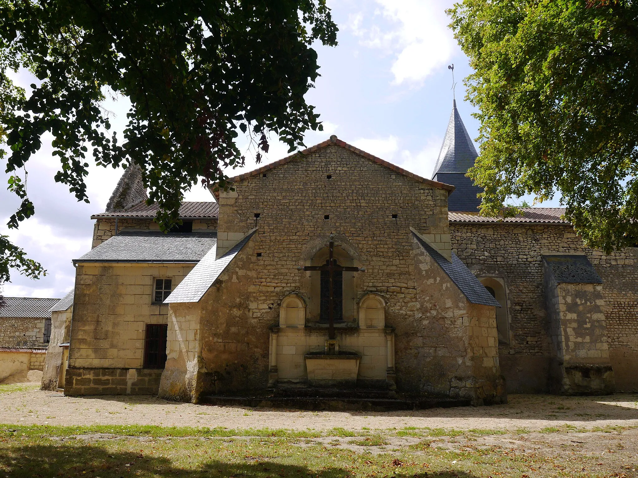 Photo showing: L'église de Saint-Macaire-du-Bois (Maine-et-Loire, France).