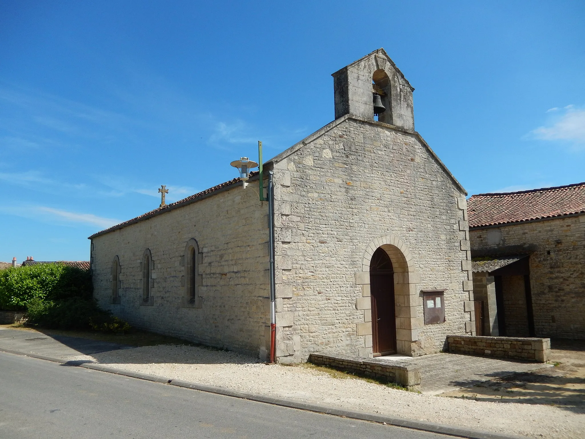 Photo showing: L'église Saint-Pierre de Loubigné, dans les Deux-Sèvres.