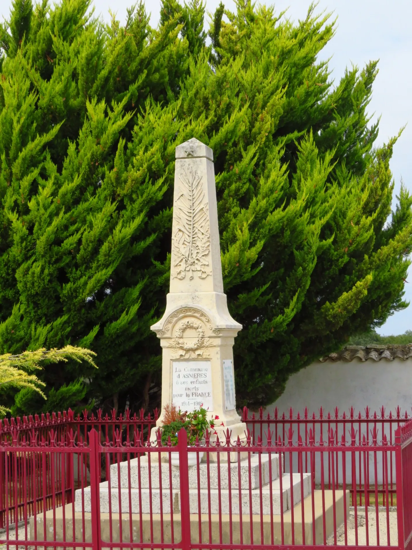 Photo showing: Le monument aux morts d'Asnières-en-Poitou 79