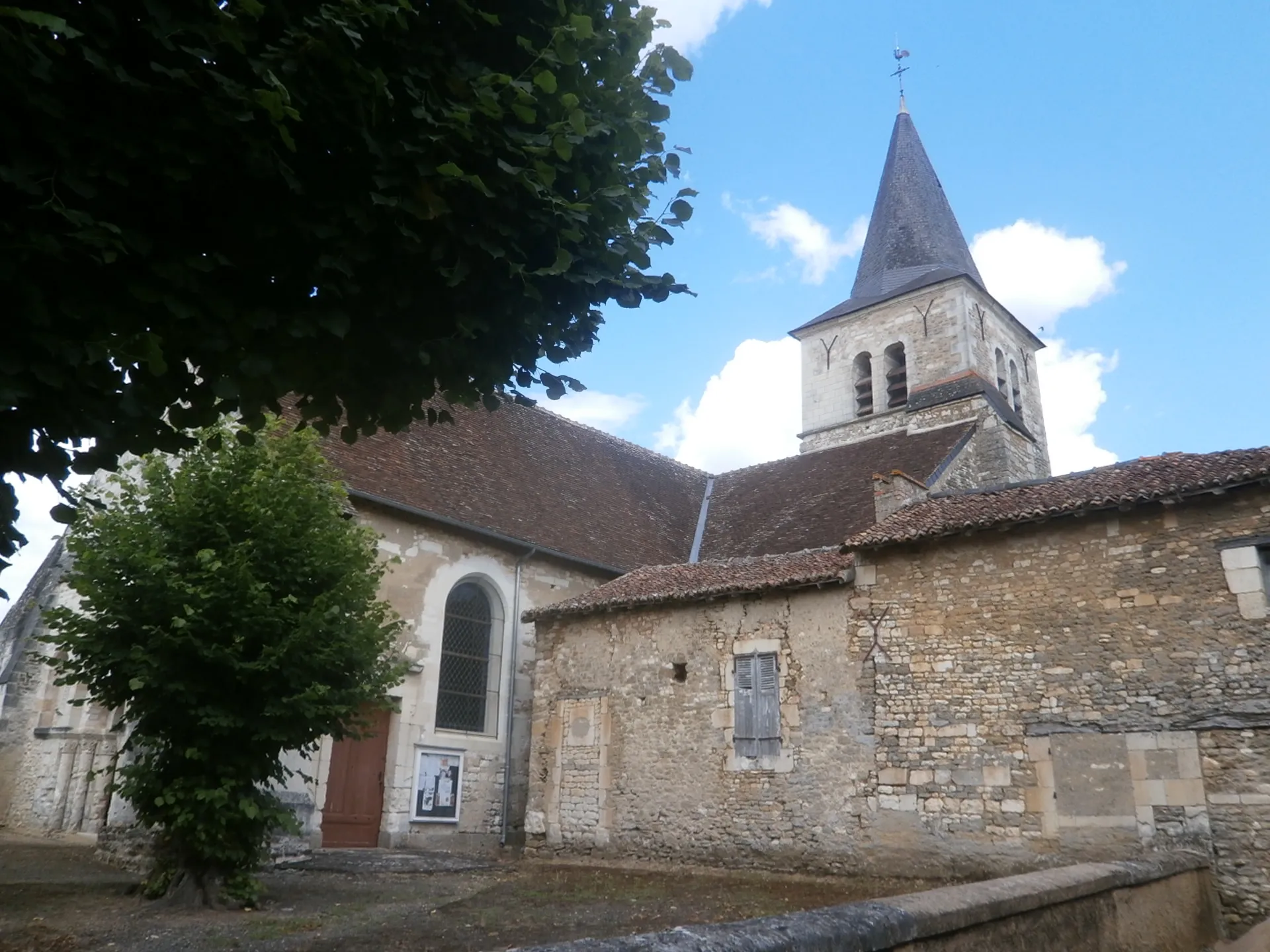 Photo showing: L'église de Braye-sous-Faye