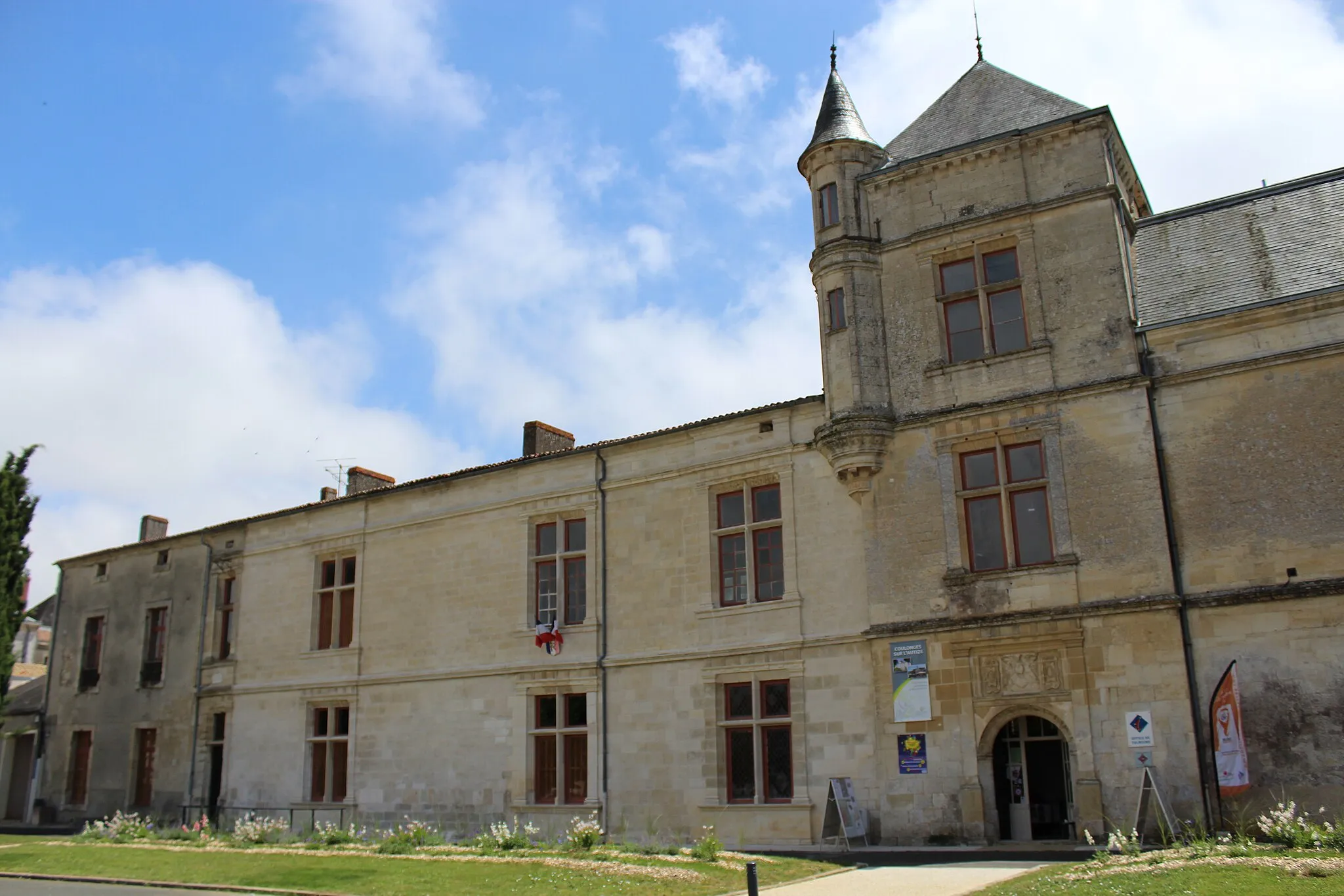 Photo showing: Renaissance Castle of Coulonges-sur-l'Autize