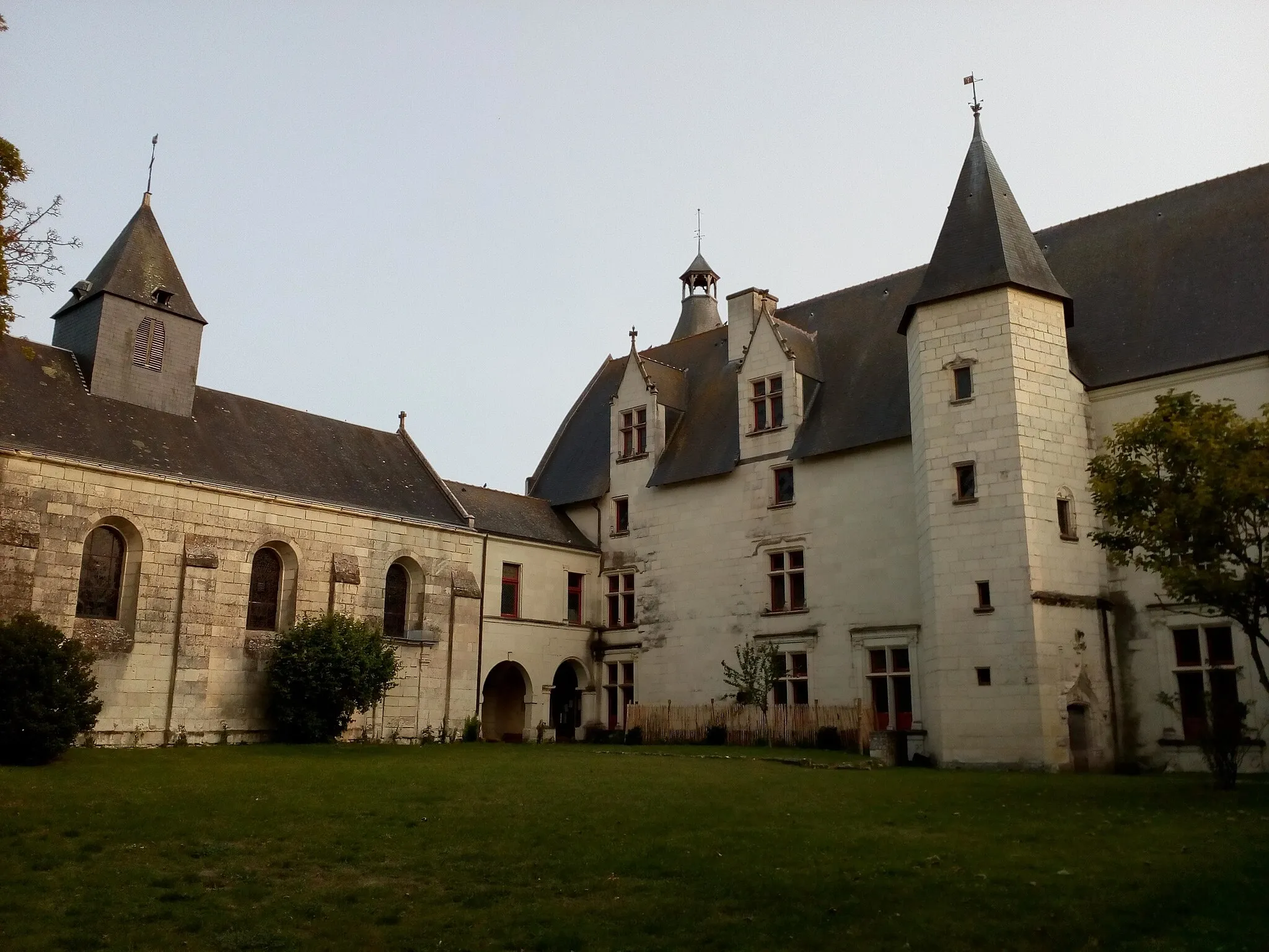 Photo showing: Château de Monts-sur-Guesnes