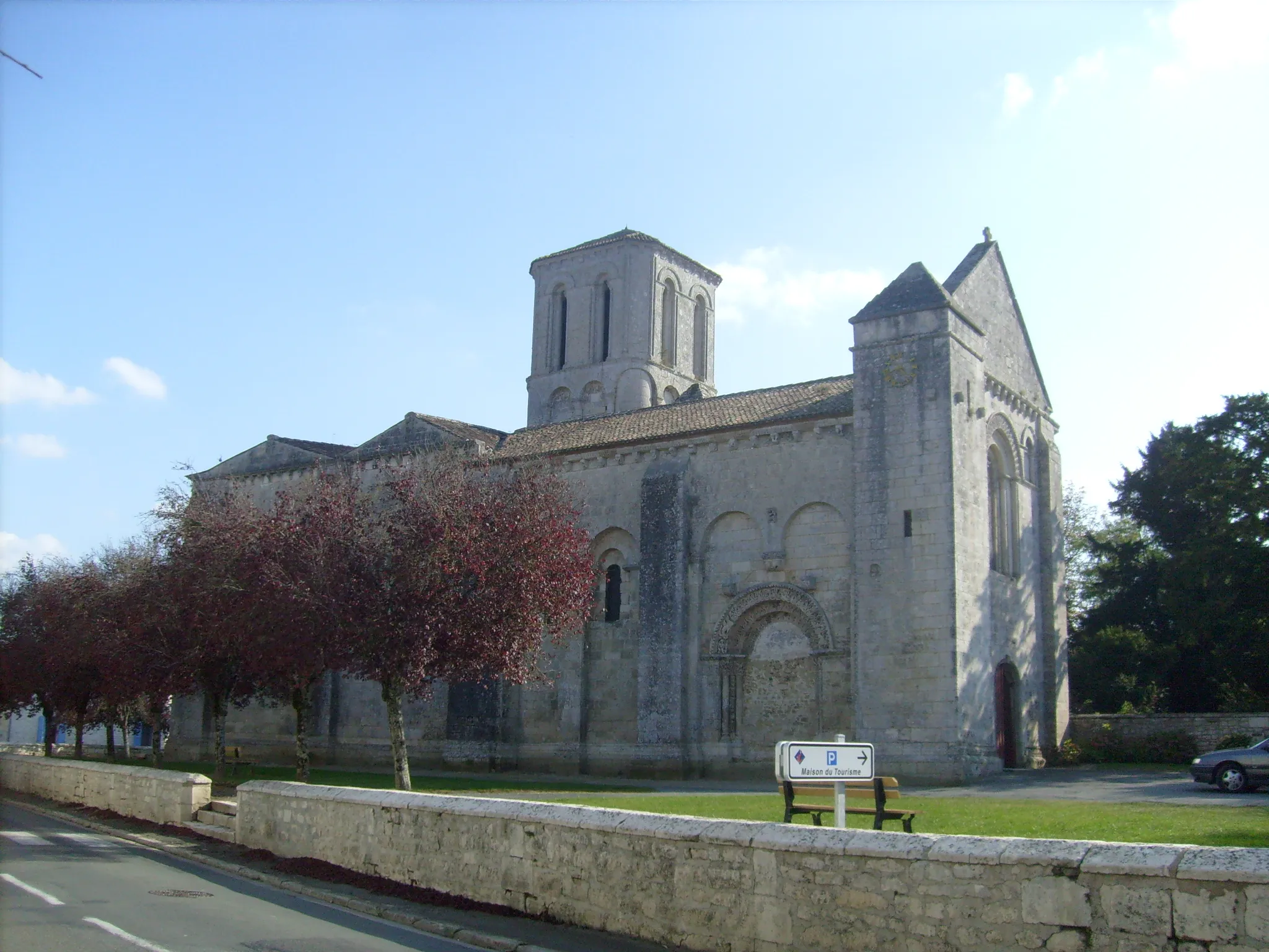 Photo showing: Eglise romane de Champagne