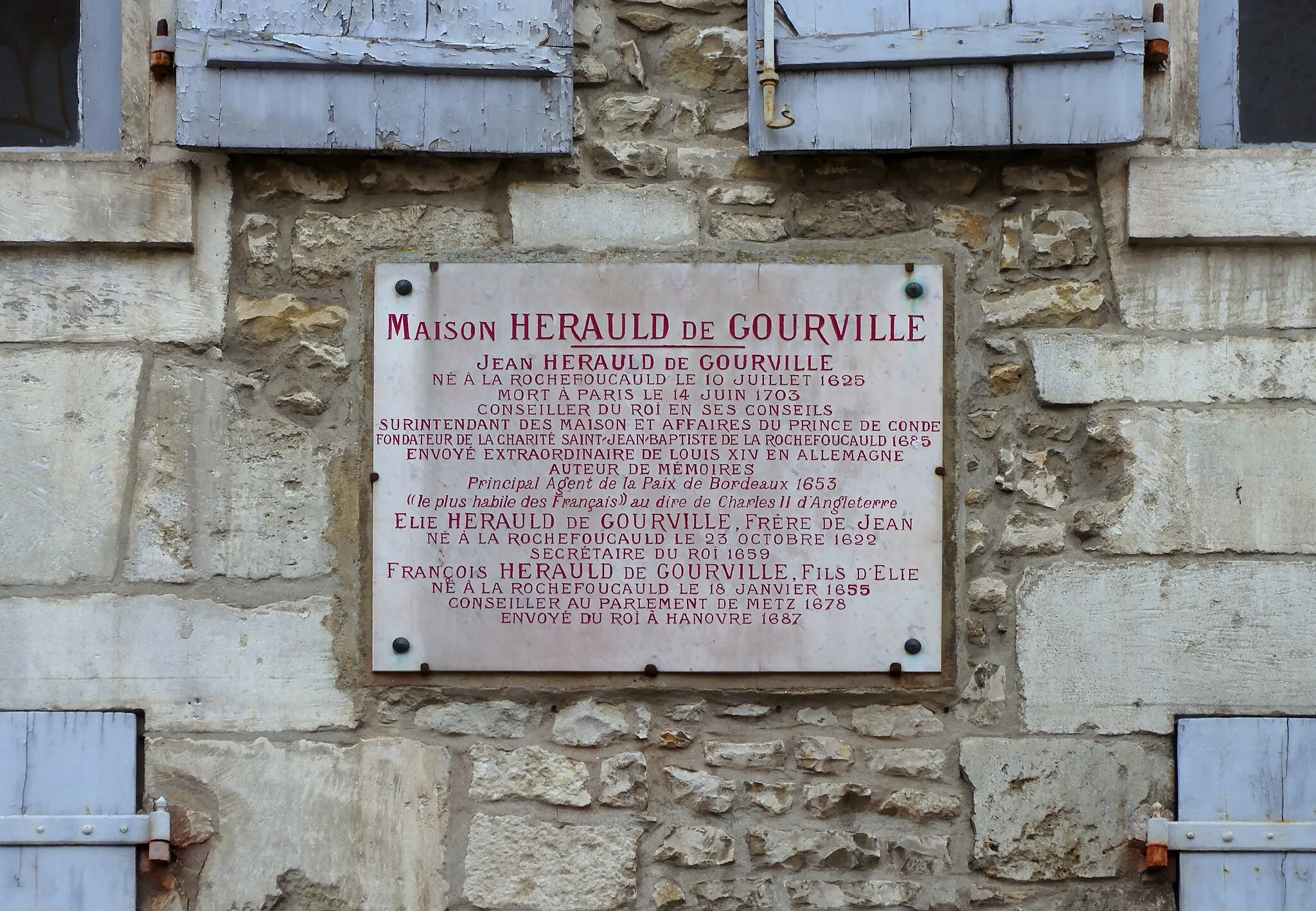 Photo showing: Marble plaque (1923) : tribute to the Hérauld de Gourville family, La Rochefoucauld, Charente, France.