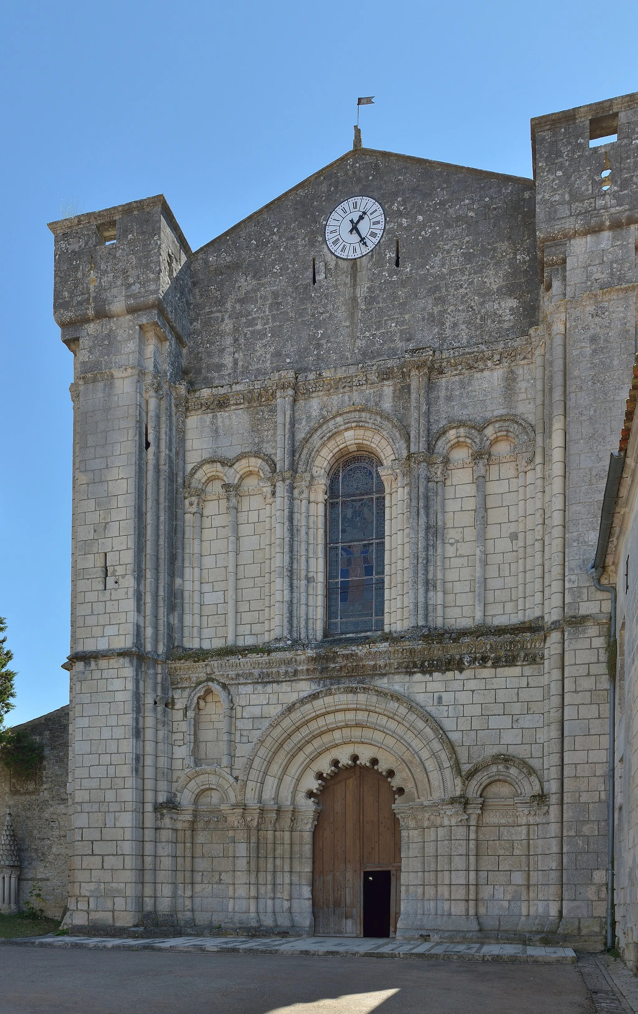 Photo showing: "Saint-Étienne"  Abbey in Bassac in France