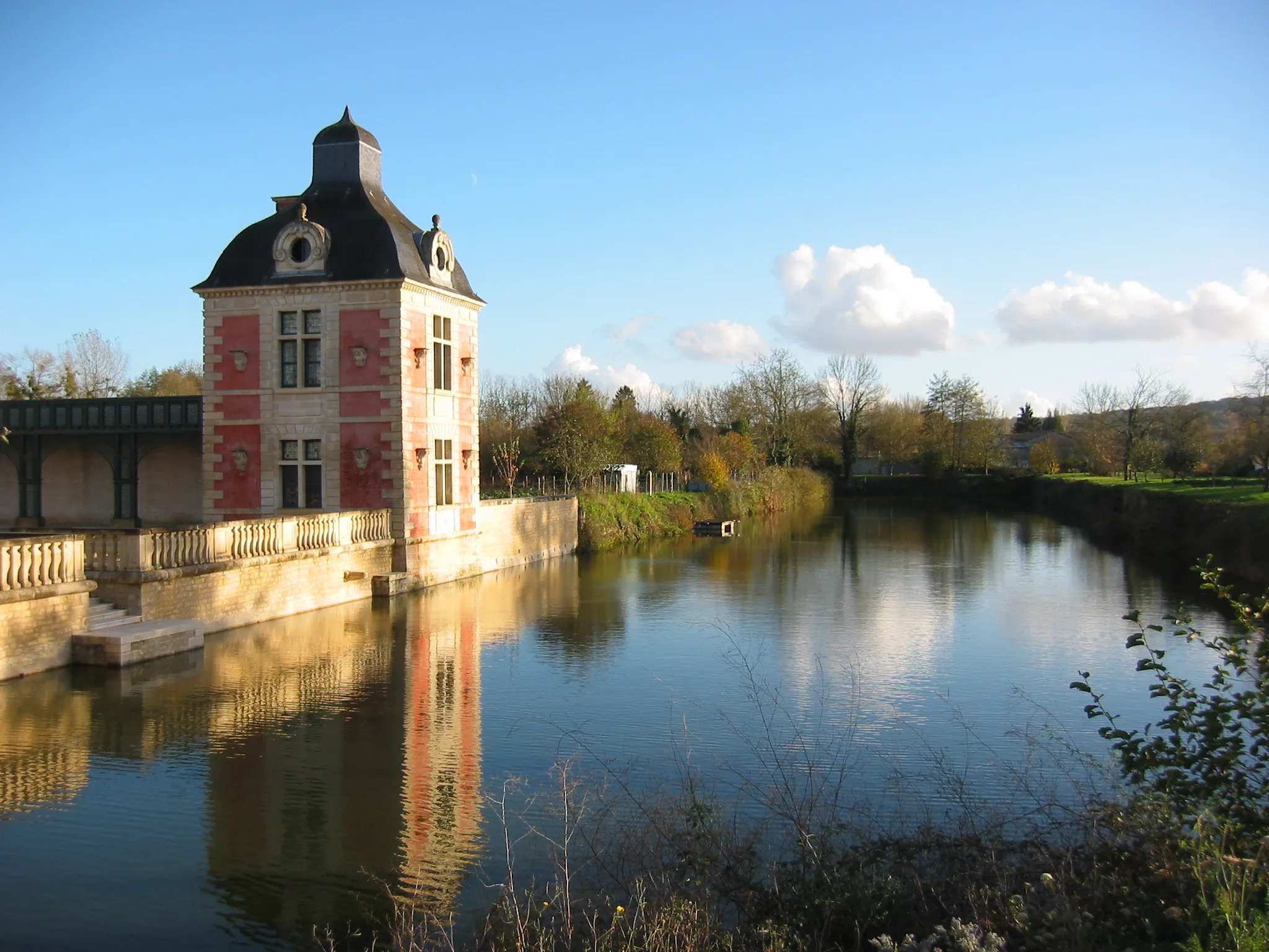 Photo showing: Eckpavillon der Orangerie von La Mothe-Saint-Héray