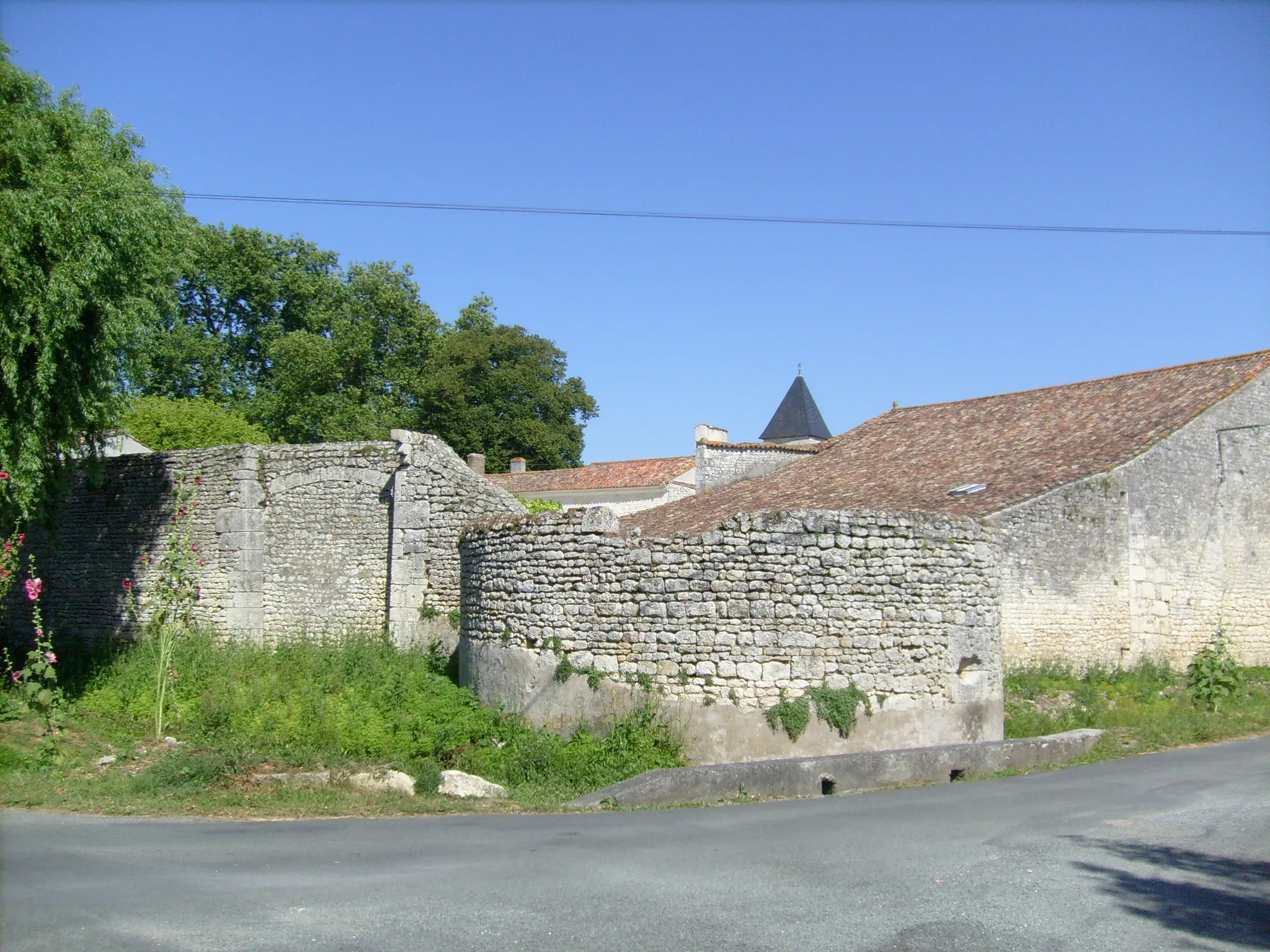 Photo showing: L'ancien château de Dercie ( Le Gua )