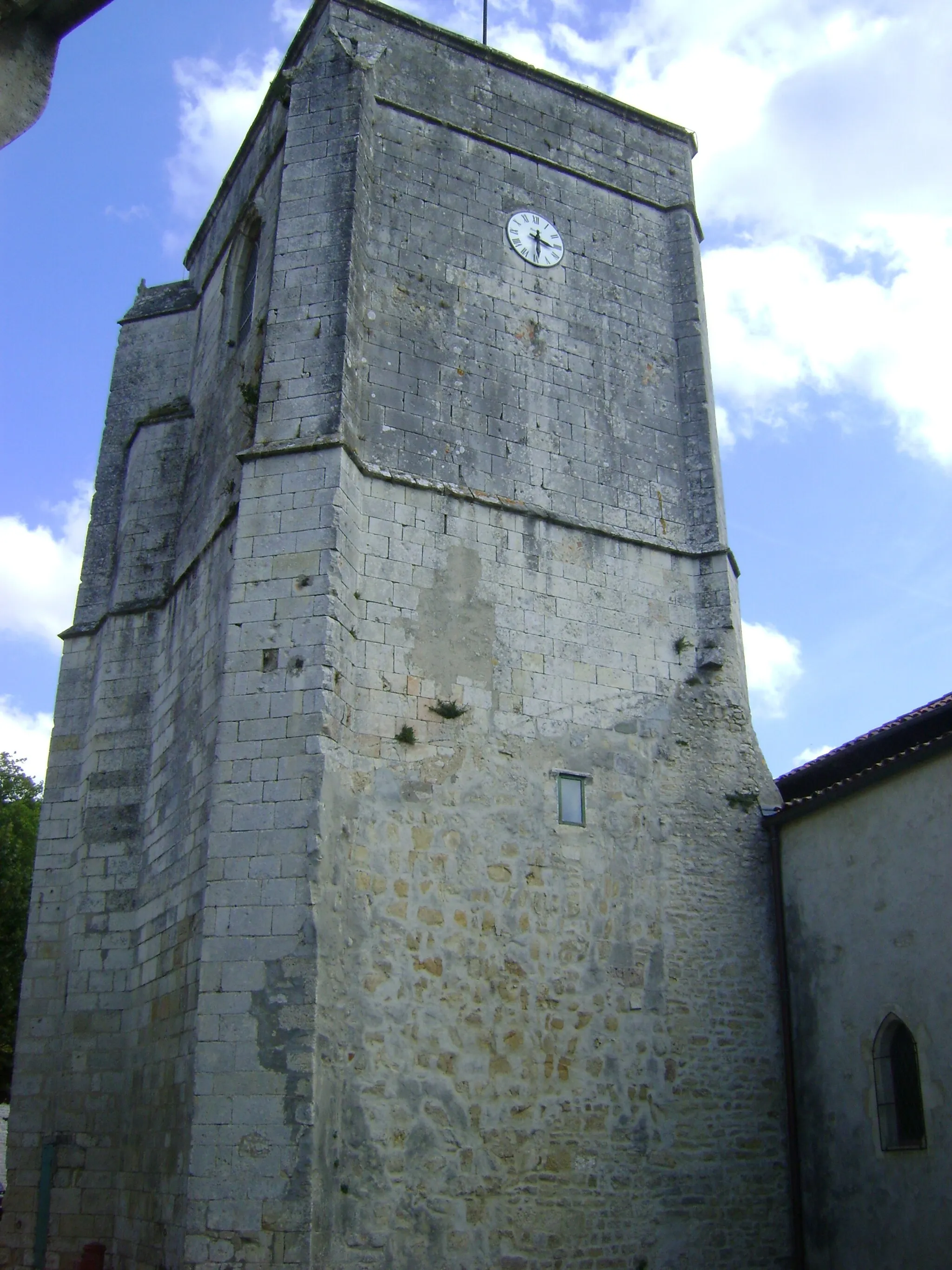 Photo showing: This building is inscrit au titre des monuments historiques de la France. It is indexed in the base Mérimée, a database of architectural heritage maintained by the French Ministry of Culture, under the reference PA00104831 .