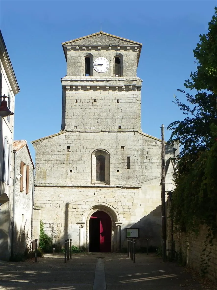 Photo showing: Vue de face de l'église Sainte-Pezenne de Niort