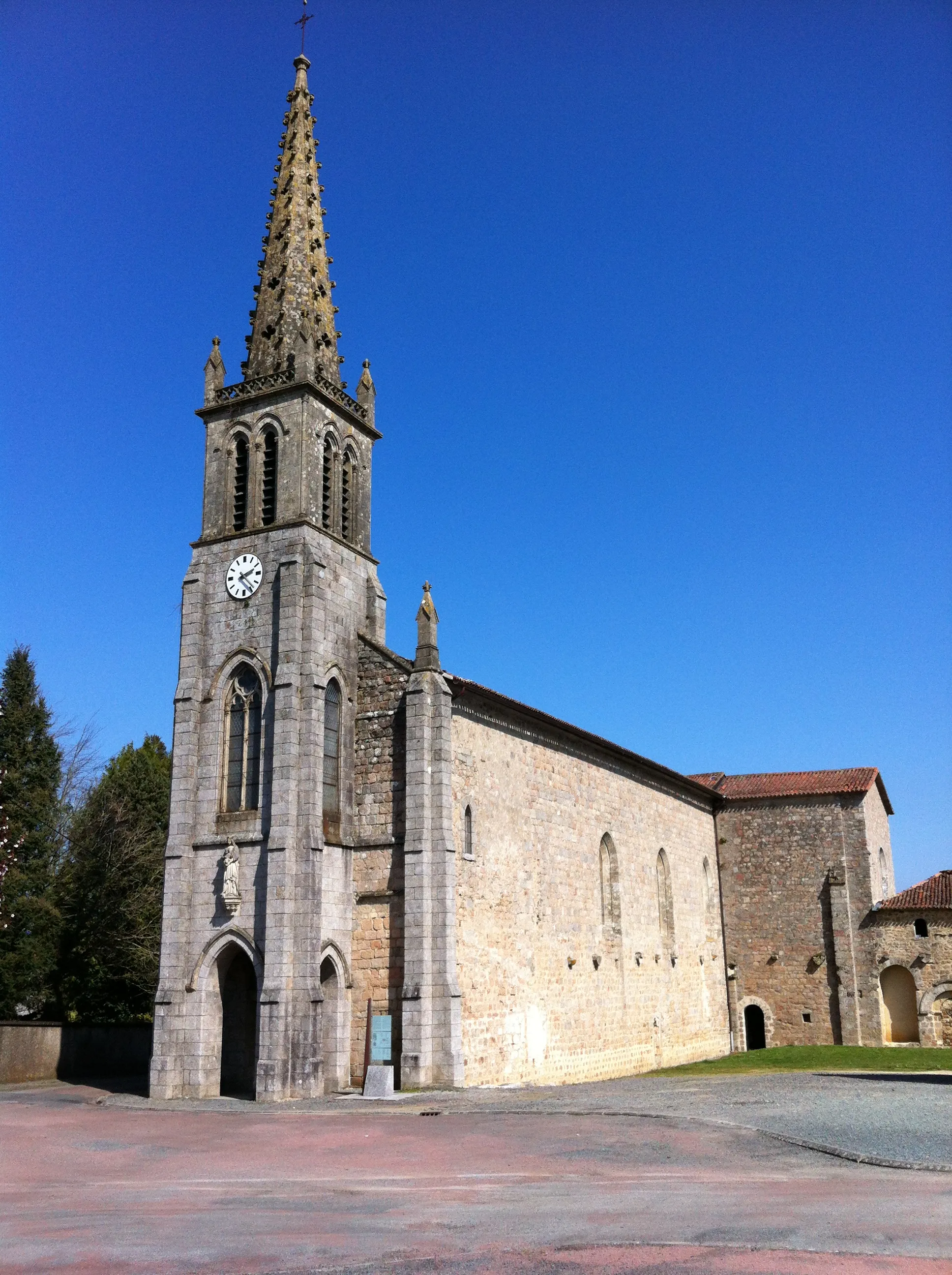 Photo showing: Abbatiale Notre-Dame de L'Absie