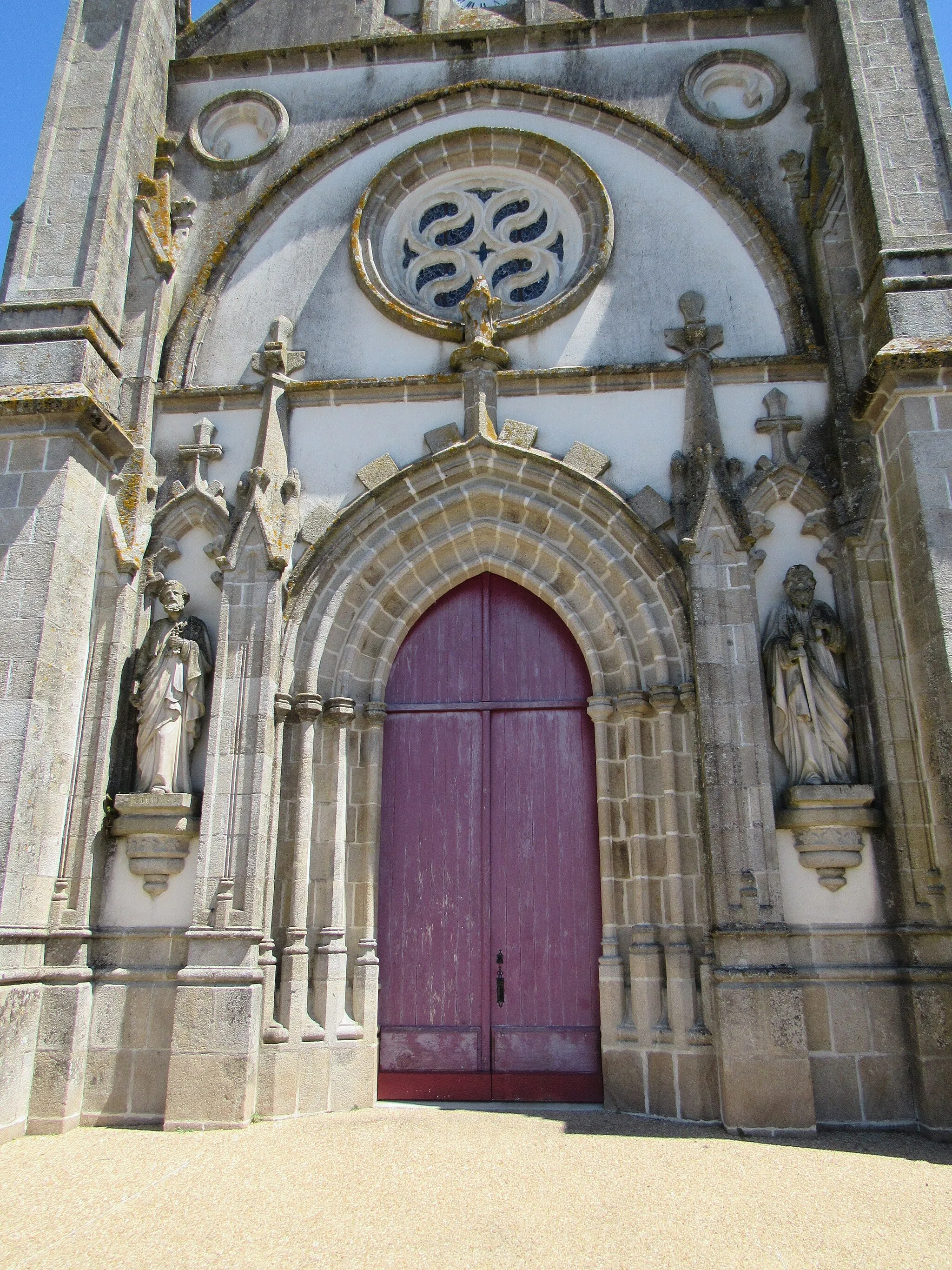 Photo showing: Portail de l'église Saint-Maurice