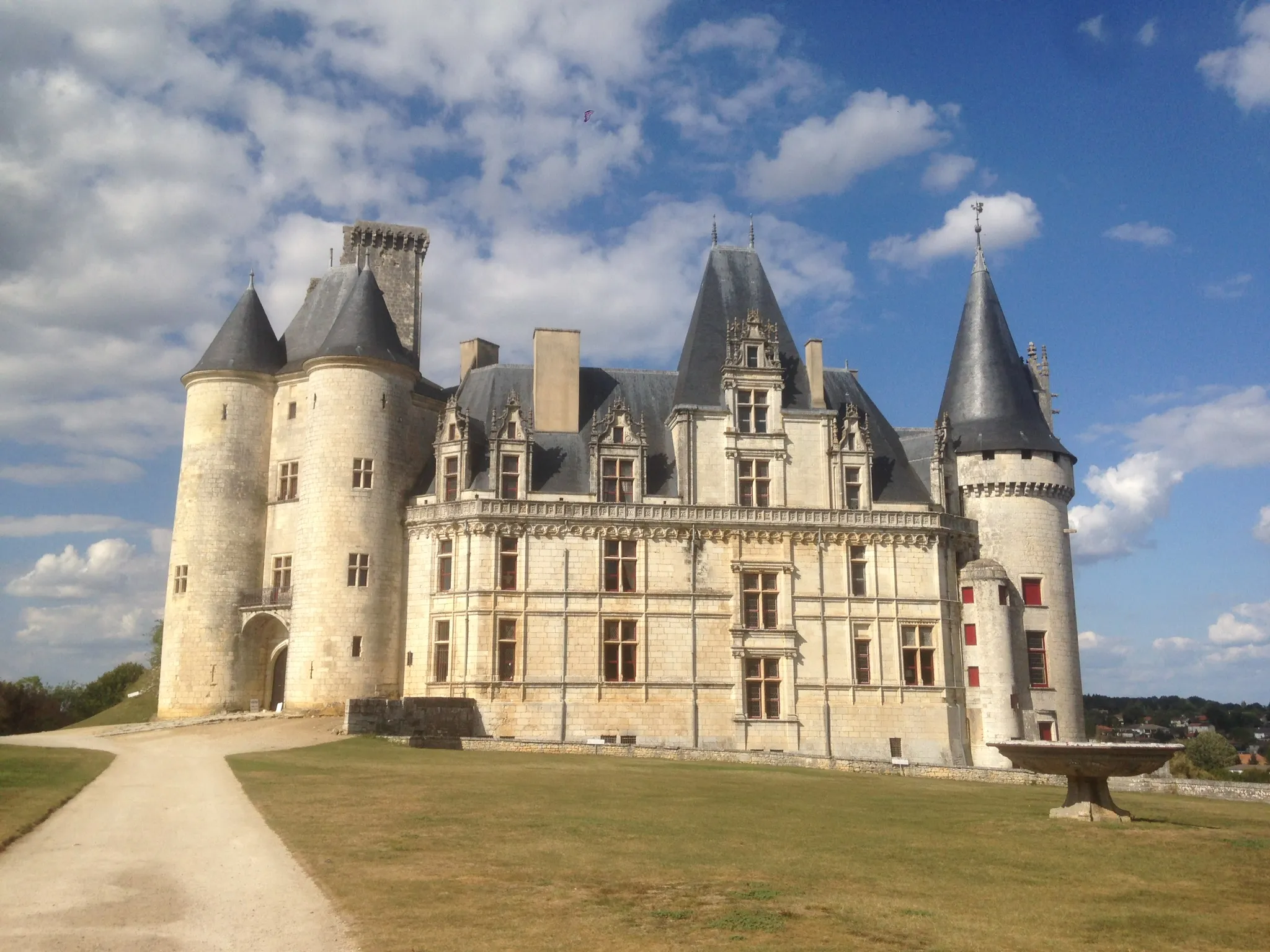 Photo showing: This building is indexed in the base Mérimée, a database of architectural heritage maintained by the French Ministry of Culture, under the reference PA00104467 .