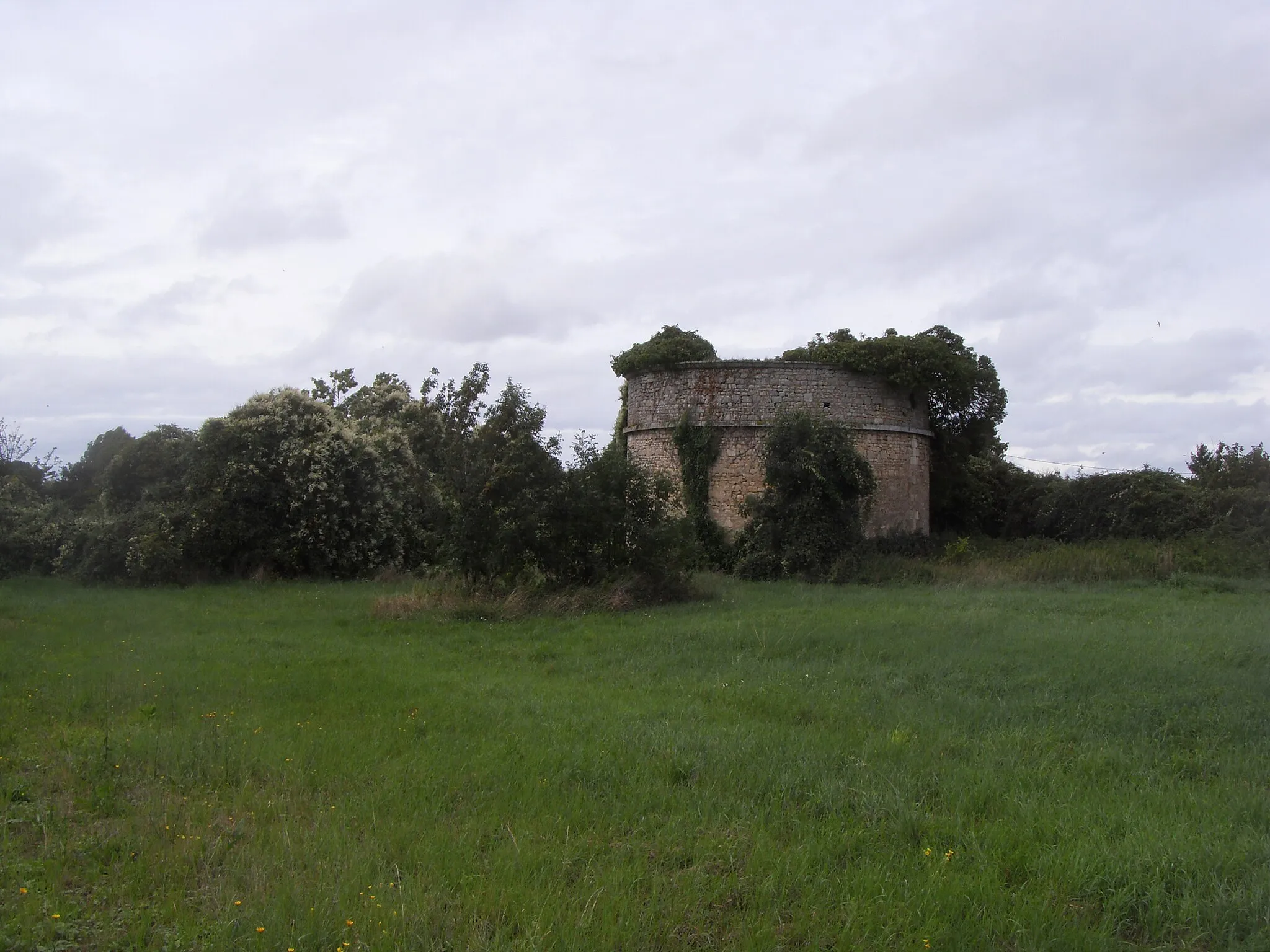 Photo showing: Fuie de l'ancien château de la Bergerie à Saint-Hippolyte