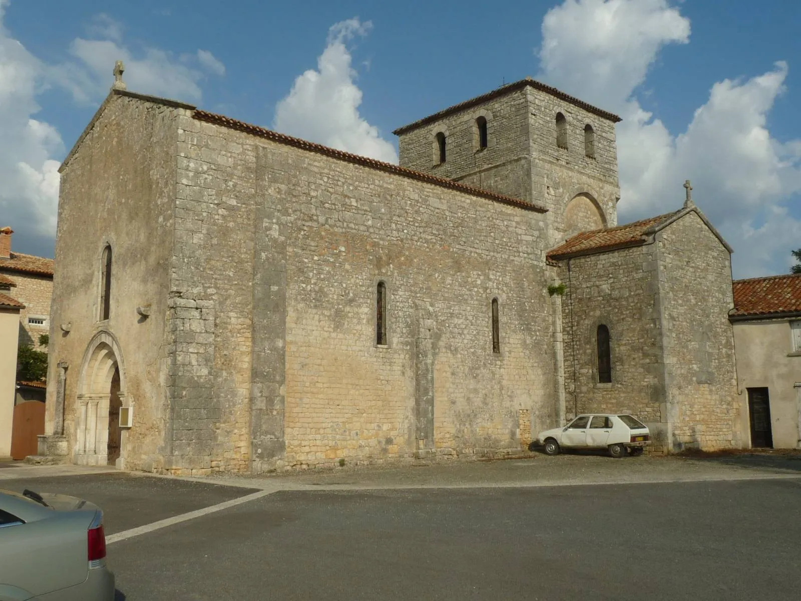 Photo showing: church of Bunzac, Charente, SW France