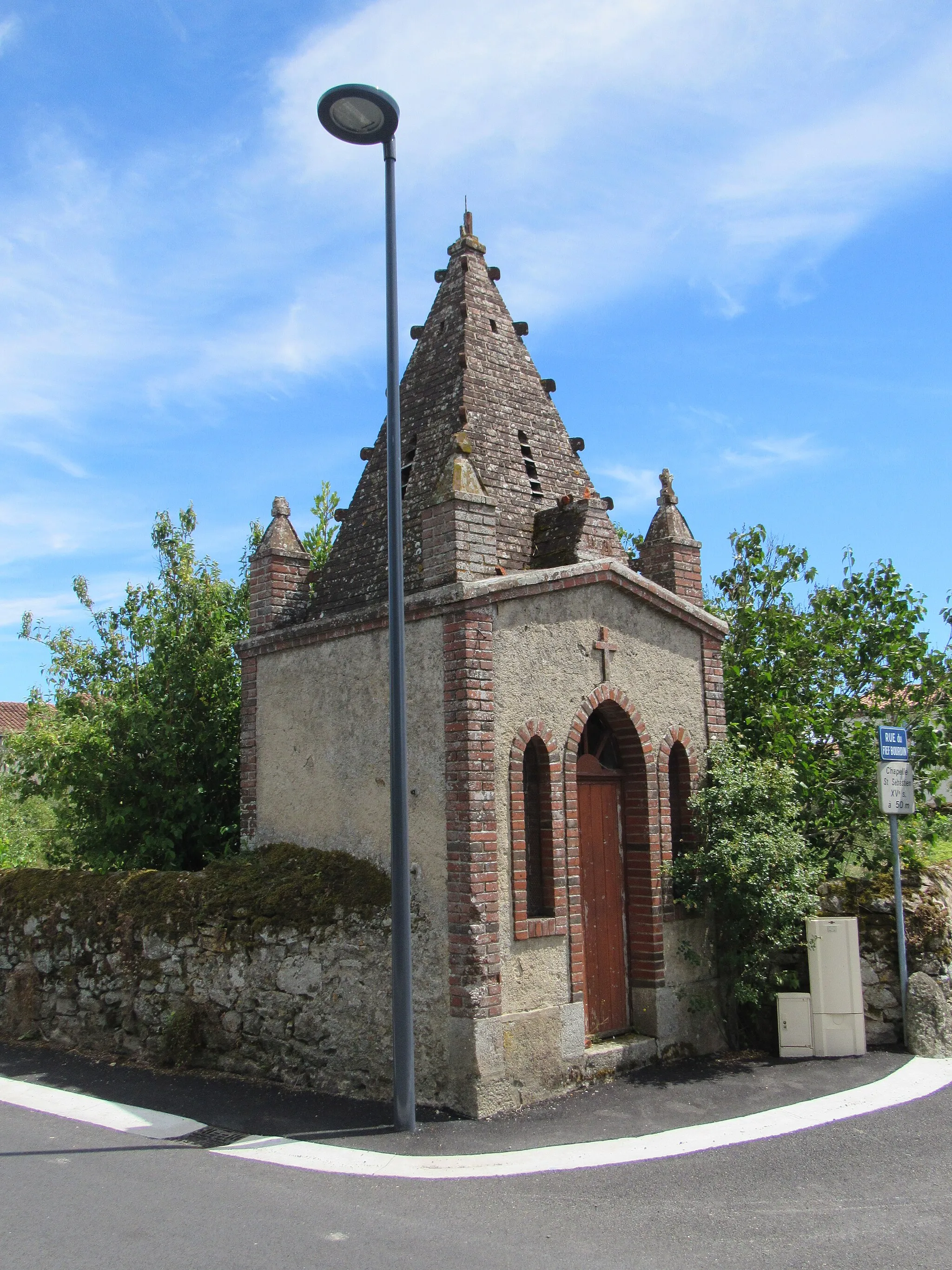 Photo showing: Chapelle dont l'origine remonte au XVII° siècle