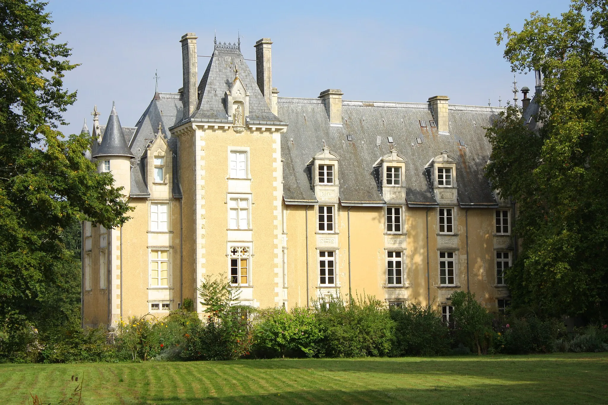 Photo showing: Château de Saint-Julien-l'Ars