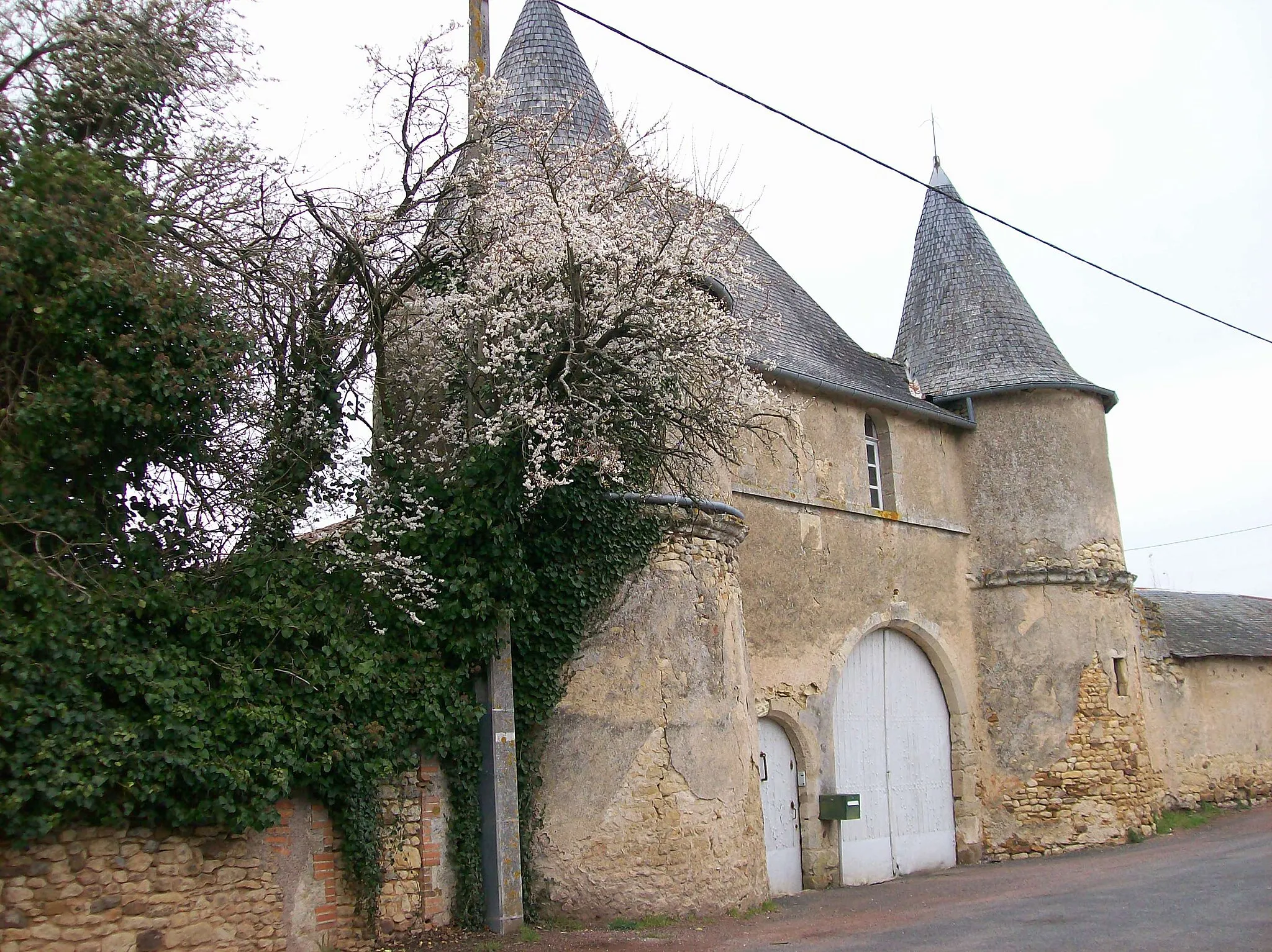 Photo showing: Entrée du Logis de Laudairie à Rigné (Deux-Sèvres)