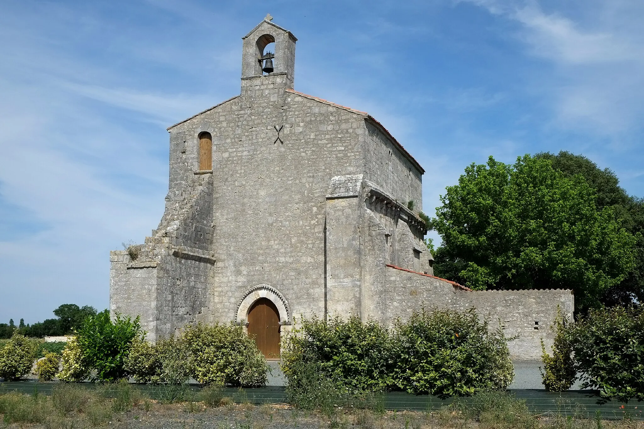 Photo showing: This building is inscrit au titre des monuments historiques de la France. It is indexed in the base Mérimée, a database of architectural heritage maintained by the French Ministry of Culture, under the reference PA00000001 .