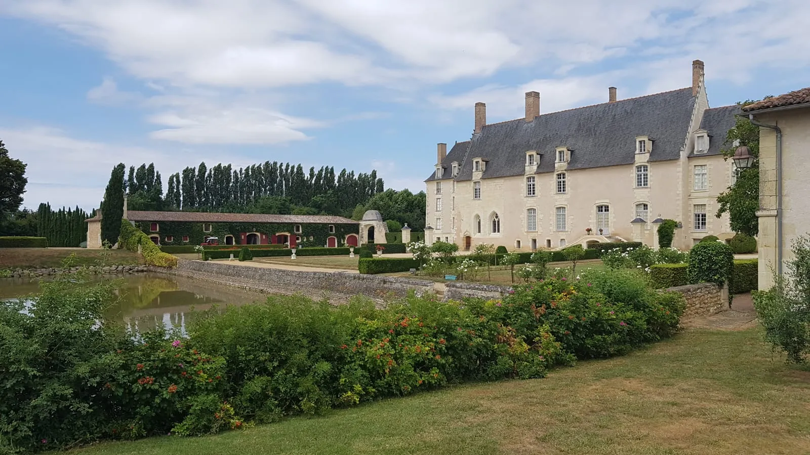 Photo showing: Saint-Martin-de-Sanzay (Nouvelle-Aquitaine, France). La chapelle de Prailles.