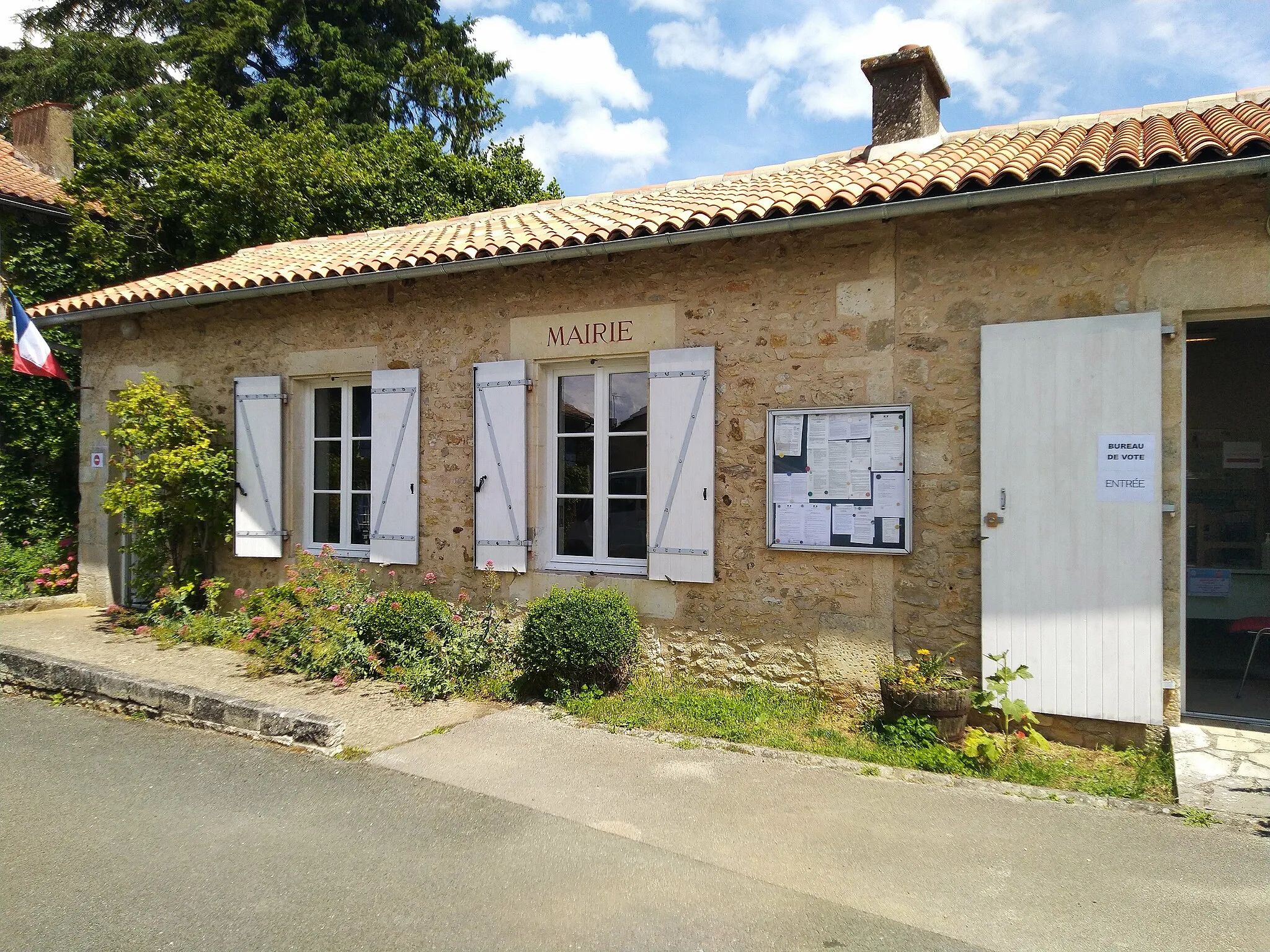 Photo showing: Mairie d'Anché en juin 2021
