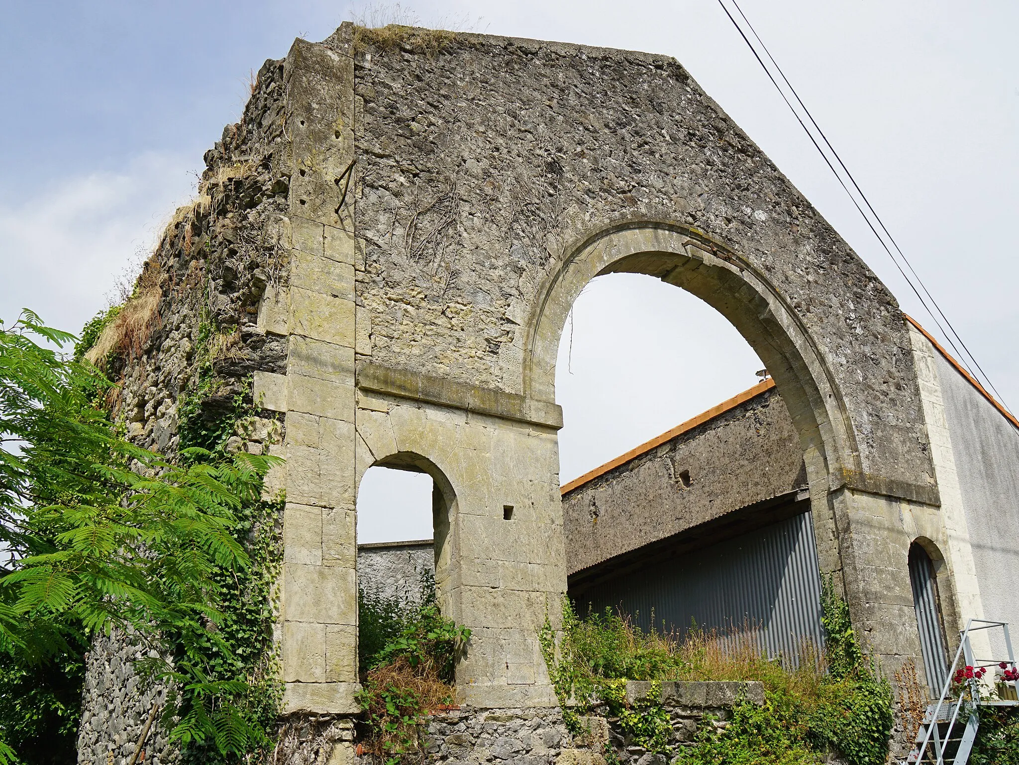 Photo showing: L'ancien bâtiment de la machine d'extraction du puits Sainte-Claire.