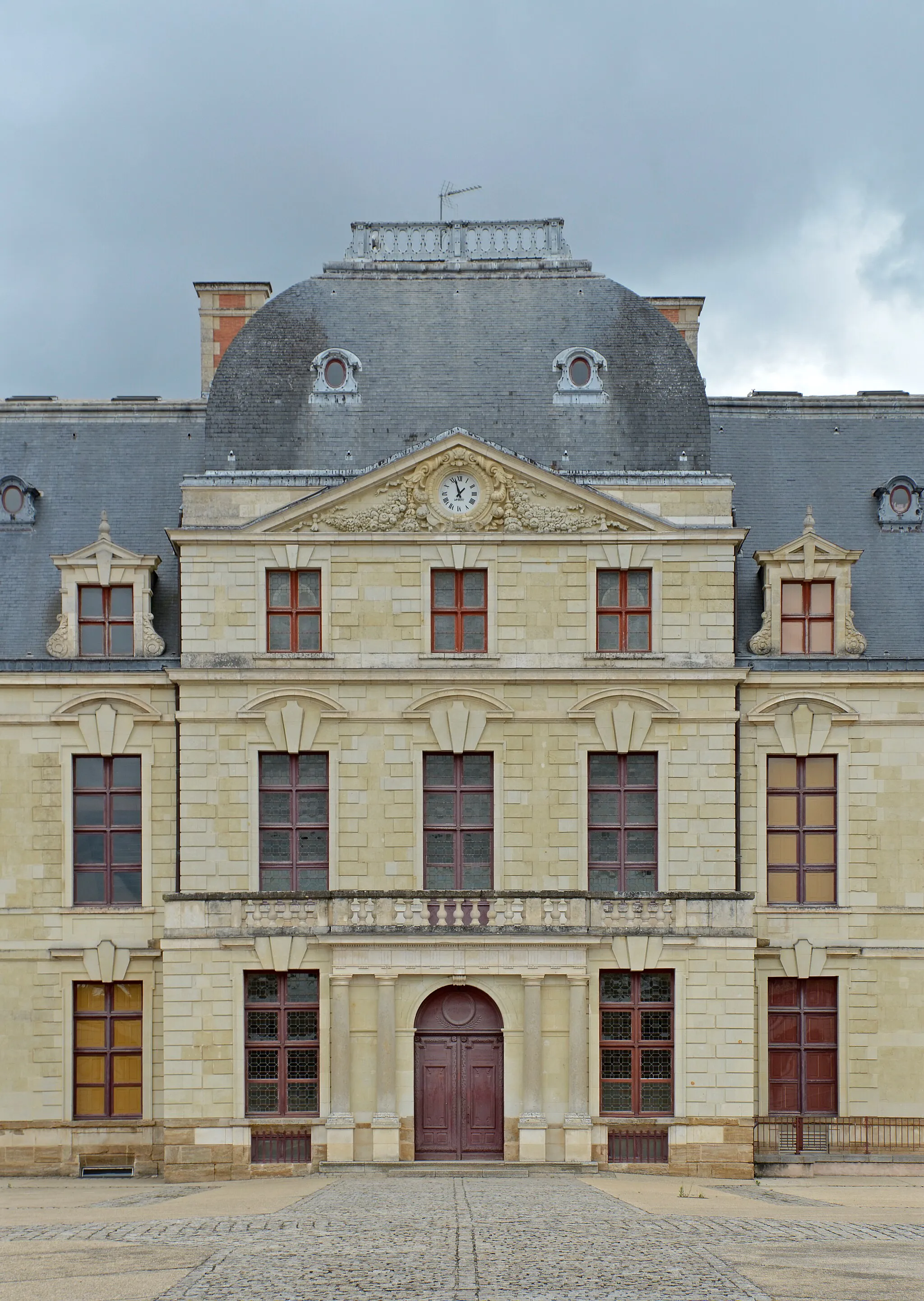 Photo showing: This building is indexed in the base Mérimée, a database of architectural heritage maintained by the French Ministry of Culture, under the reference PA00101378 .