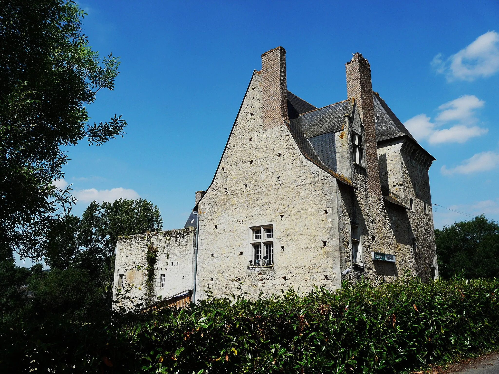 Photo showing: This building is inscrit au titre des monuments historiques de la France. It is indexed in the base Mérimée, a database of architectural heritage maintained by the French Ministry of Culture, under the reference PA00101274 .