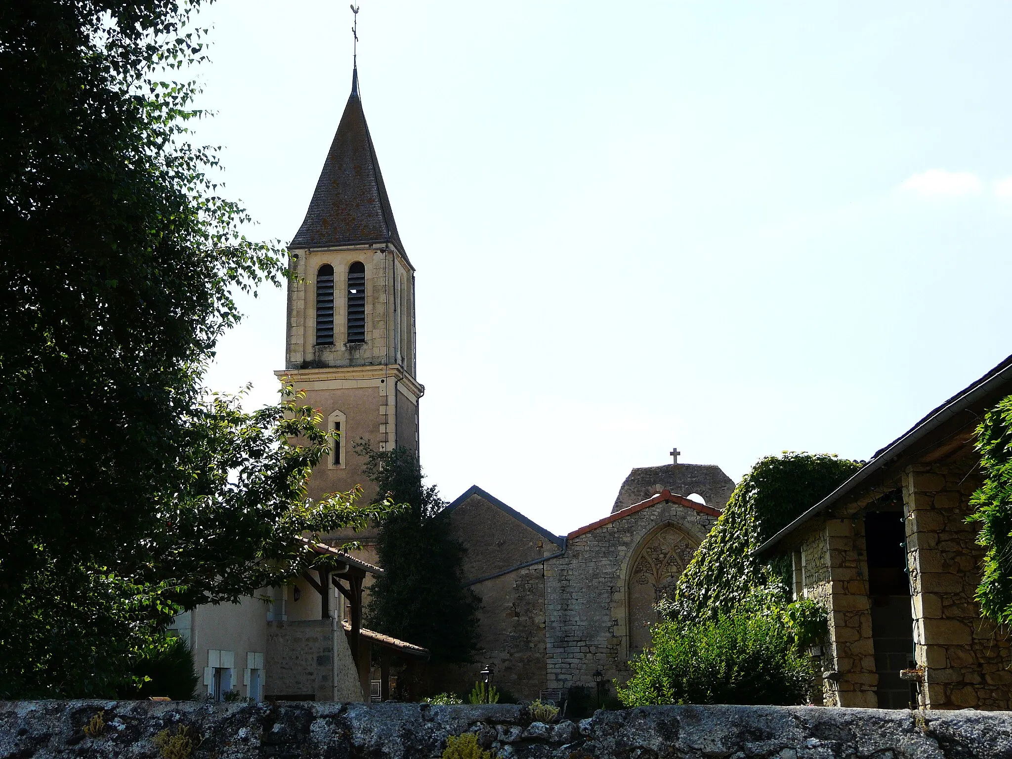 Photo showing: L'église Saint Pierre de Missé