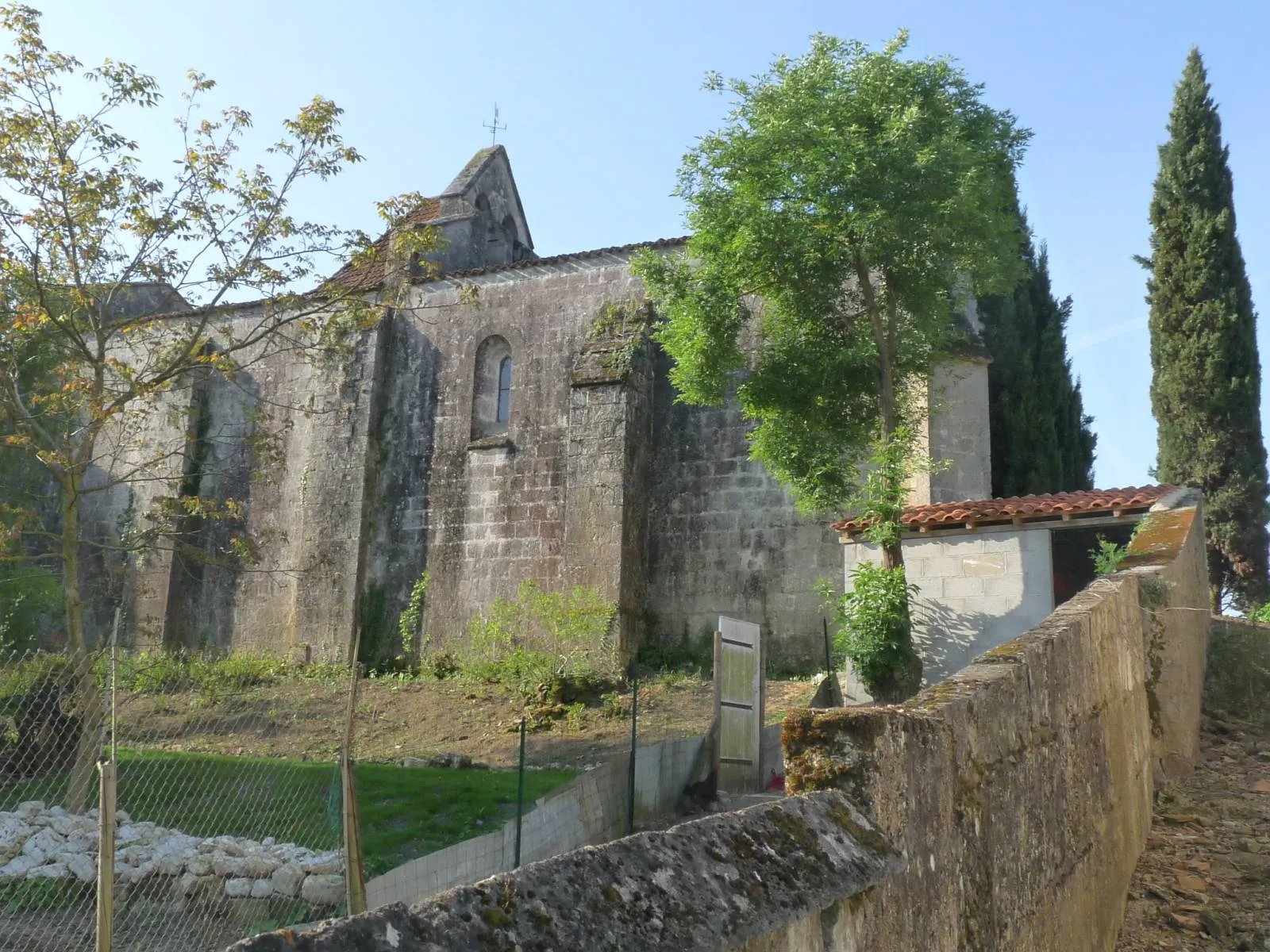 Photo showing: Eglise de St-Amant-de-Graves, Charente, France