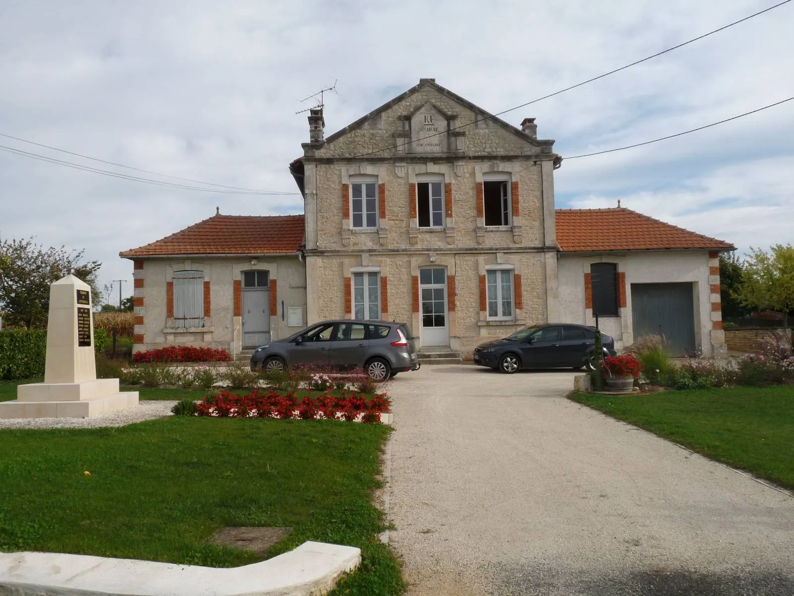 Photo showing: mairie de Moutonneau, Charente, France