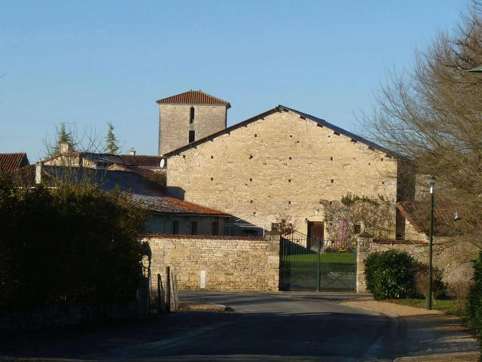 Photo showing: village de Lonnes, Charente, France