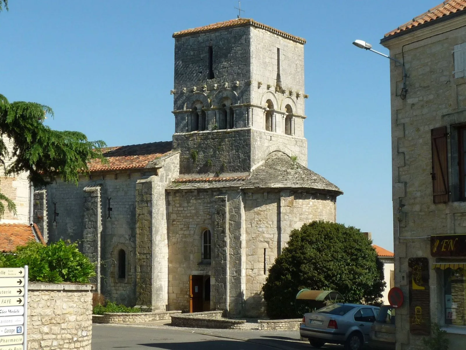 Photo showing: church of Saint-Angeau, Charente, SW France