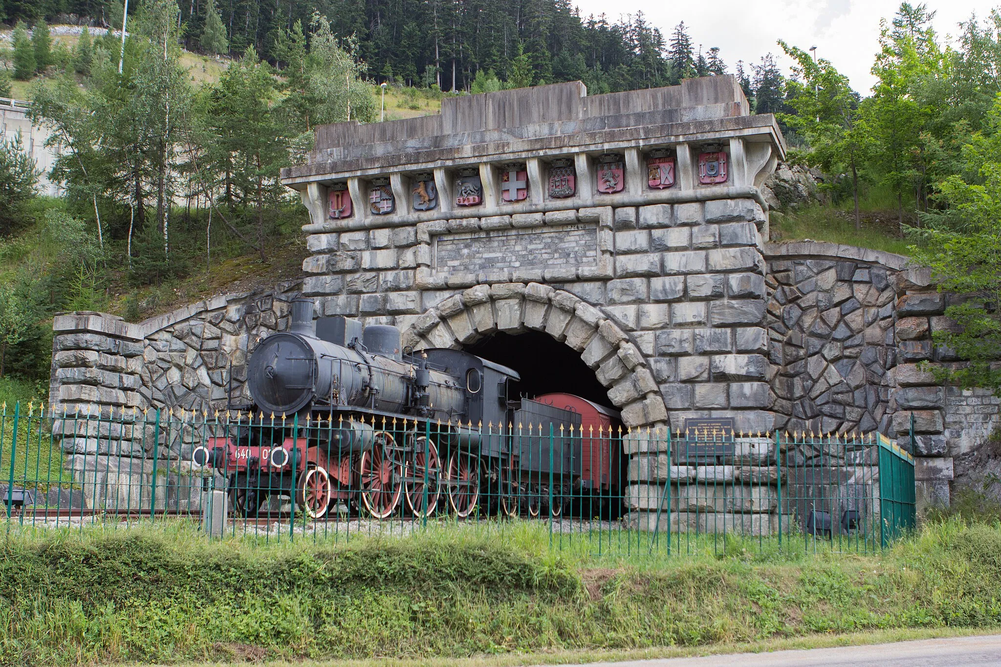 Photo showing: Ancienne entrée du tunnel ferroviaire du Mont-Cenis, coté français - Modane, Savoie, France