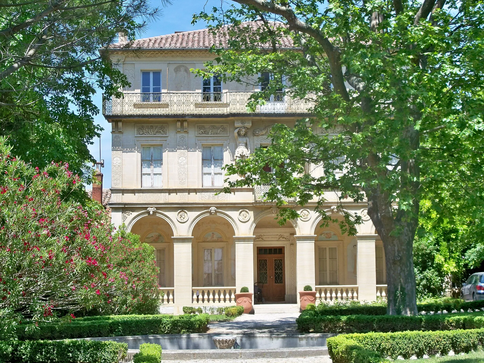 Photo showing: Château Raspail à Gigondas, Vaucluse