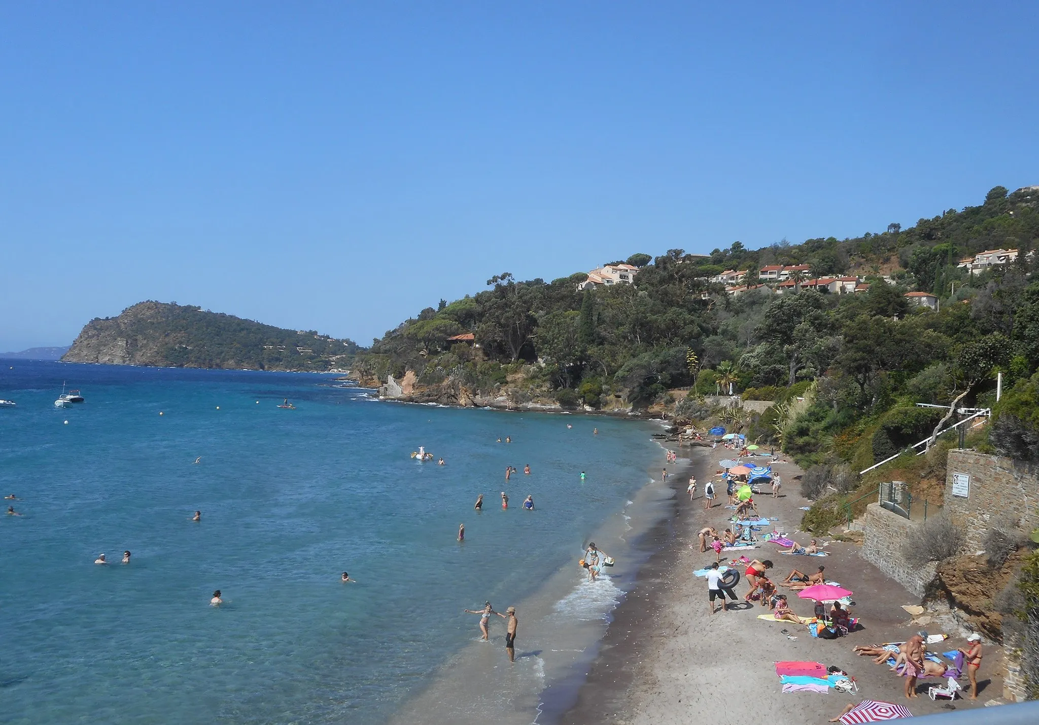 Photo showing: Partie ouest de la plage du Canadel.