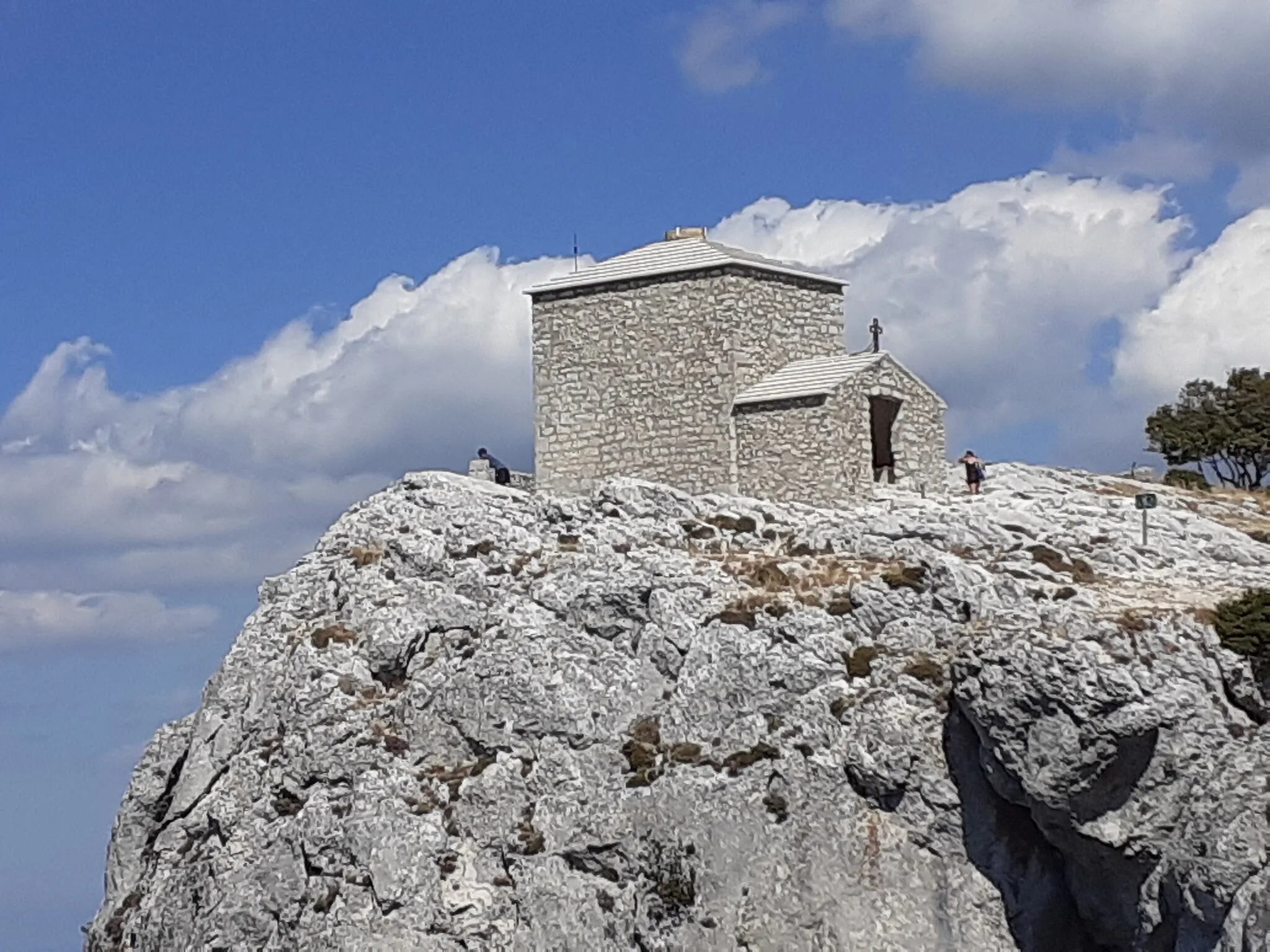 Photo showing: Vue de la chapelle du pilon surplombant la Sainte Baume