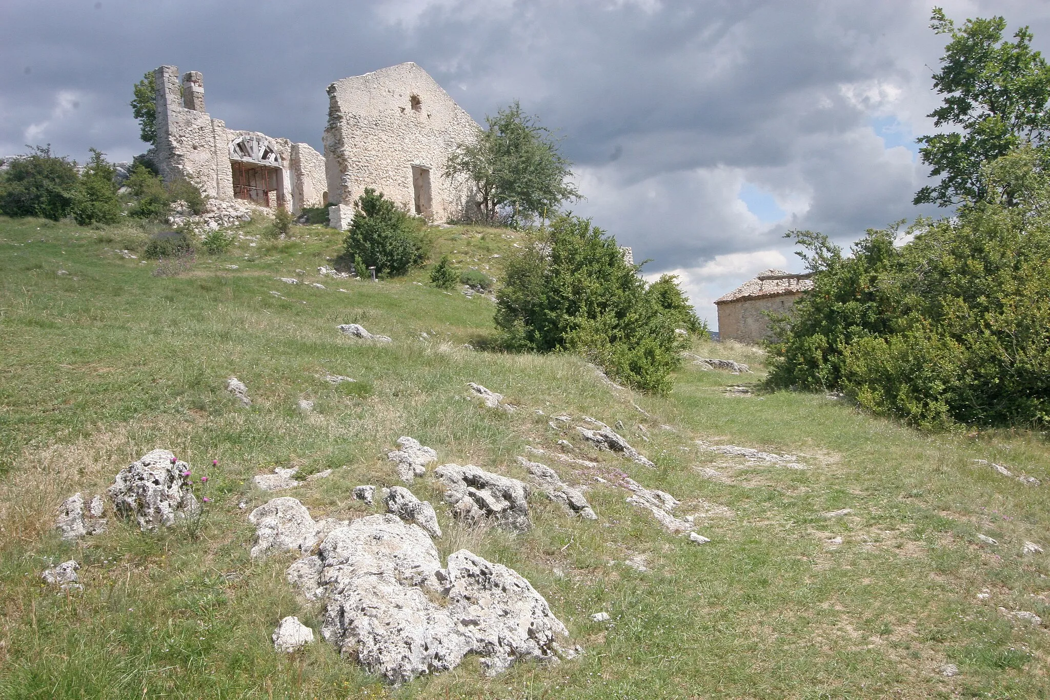 Photo showing: Châteauneuf-lès-Moustiers
Camera location 43° 48′ 42.93″ N, 6° 20′ 21.61″ E View this and other nearby images on: OpenStreetMap 43.811924;    6.339337