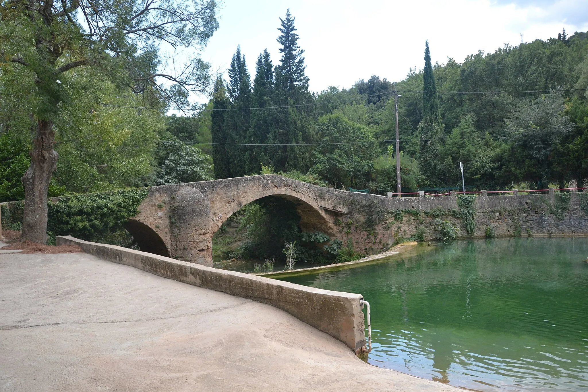 Photo showing: Pont du Gourgaret, sur la Bresque, à Salernes