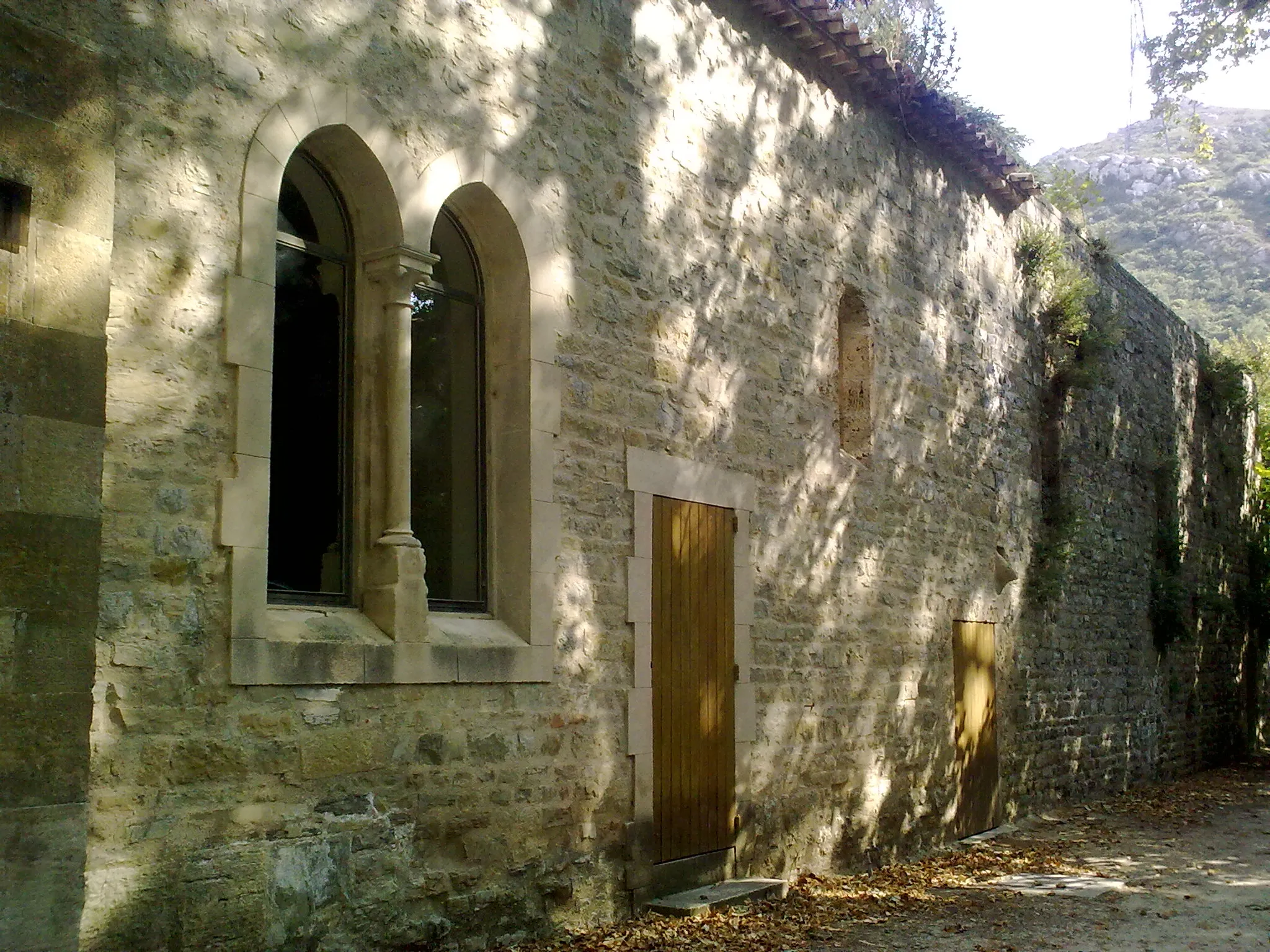 Photo showing: Cette Abbaye est située au Parc de Saint Pons