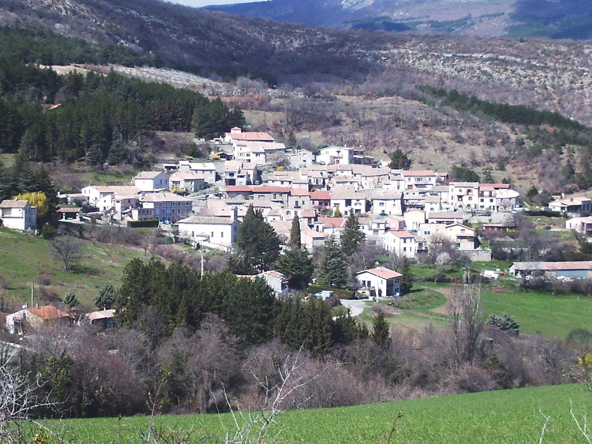 Photo showing: Vue du village d'Antonaves depuis Saint Jean