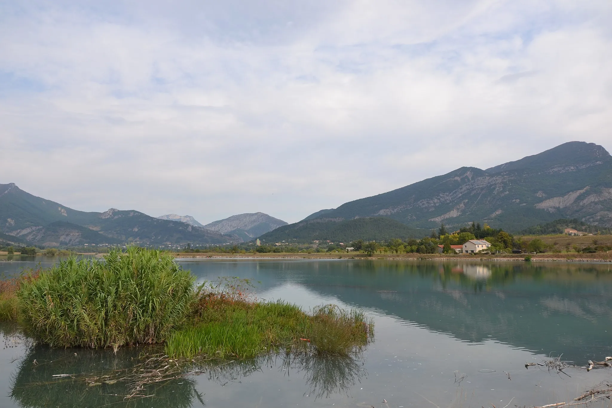 Photo showing: lac du Barrage Saint Sauveur