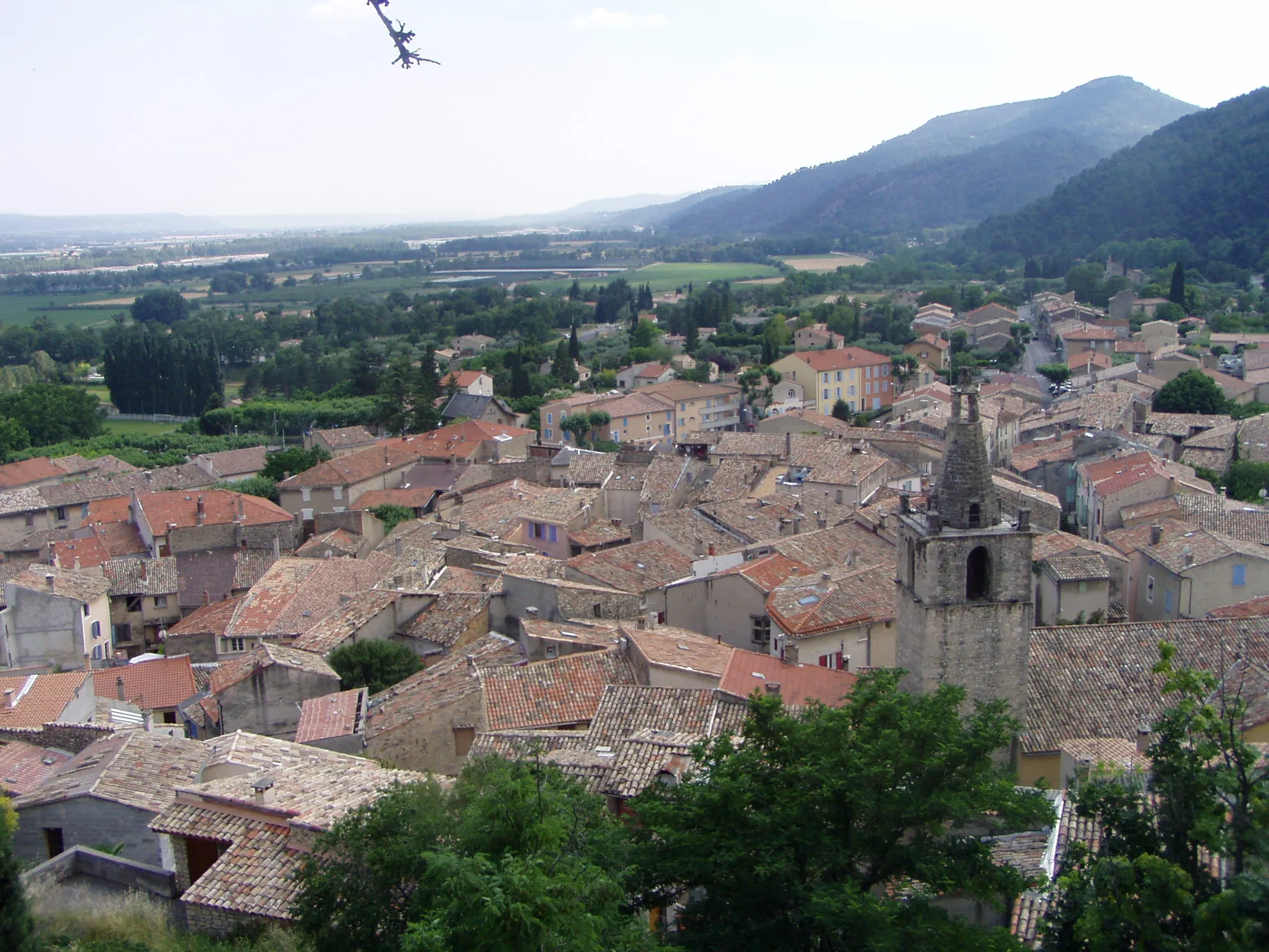 Photo showing: The village of Peyruis, seen of the castle of the city