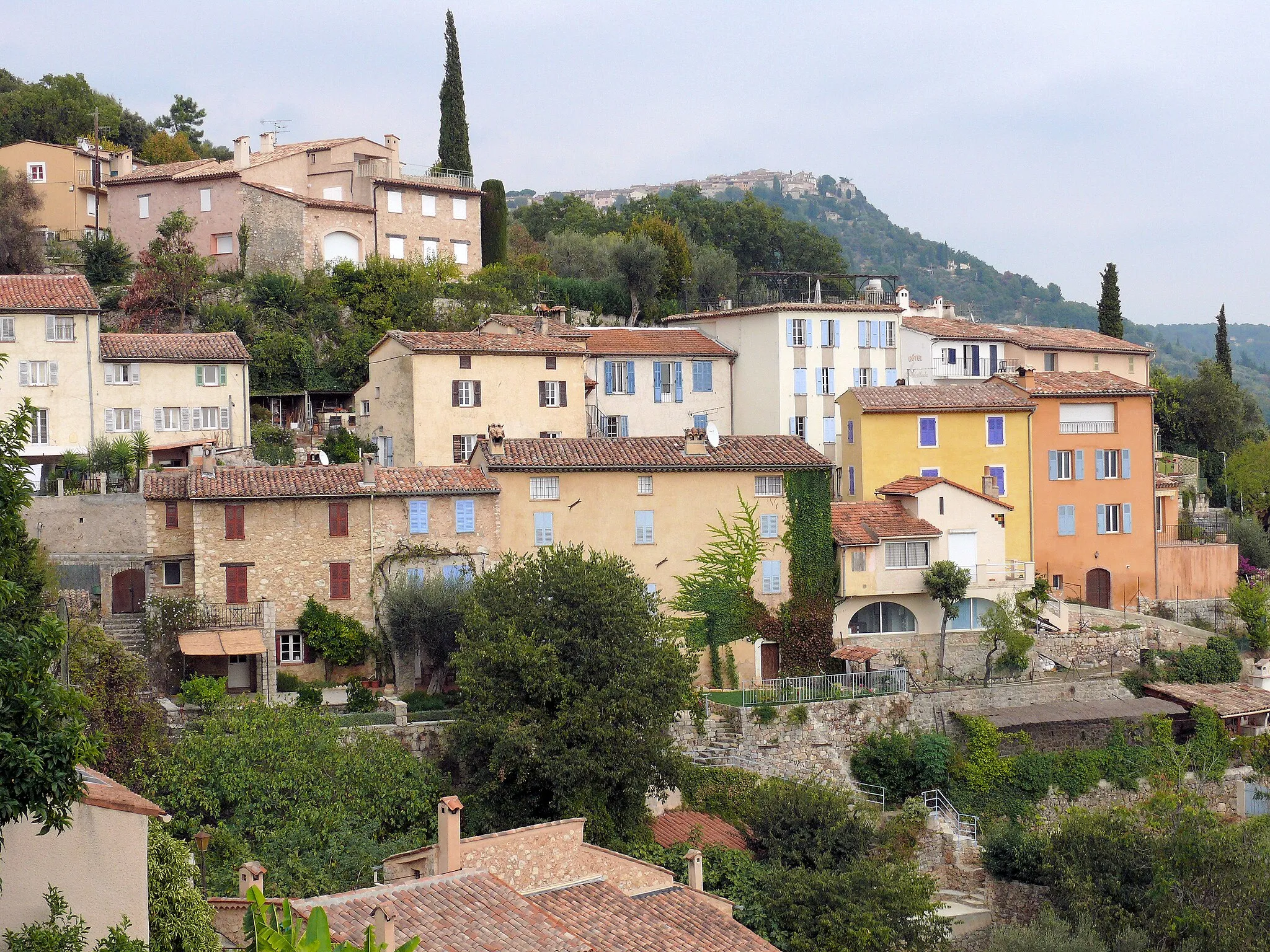 Photo showing: Spéracèdes - Vue du village vers Cabris