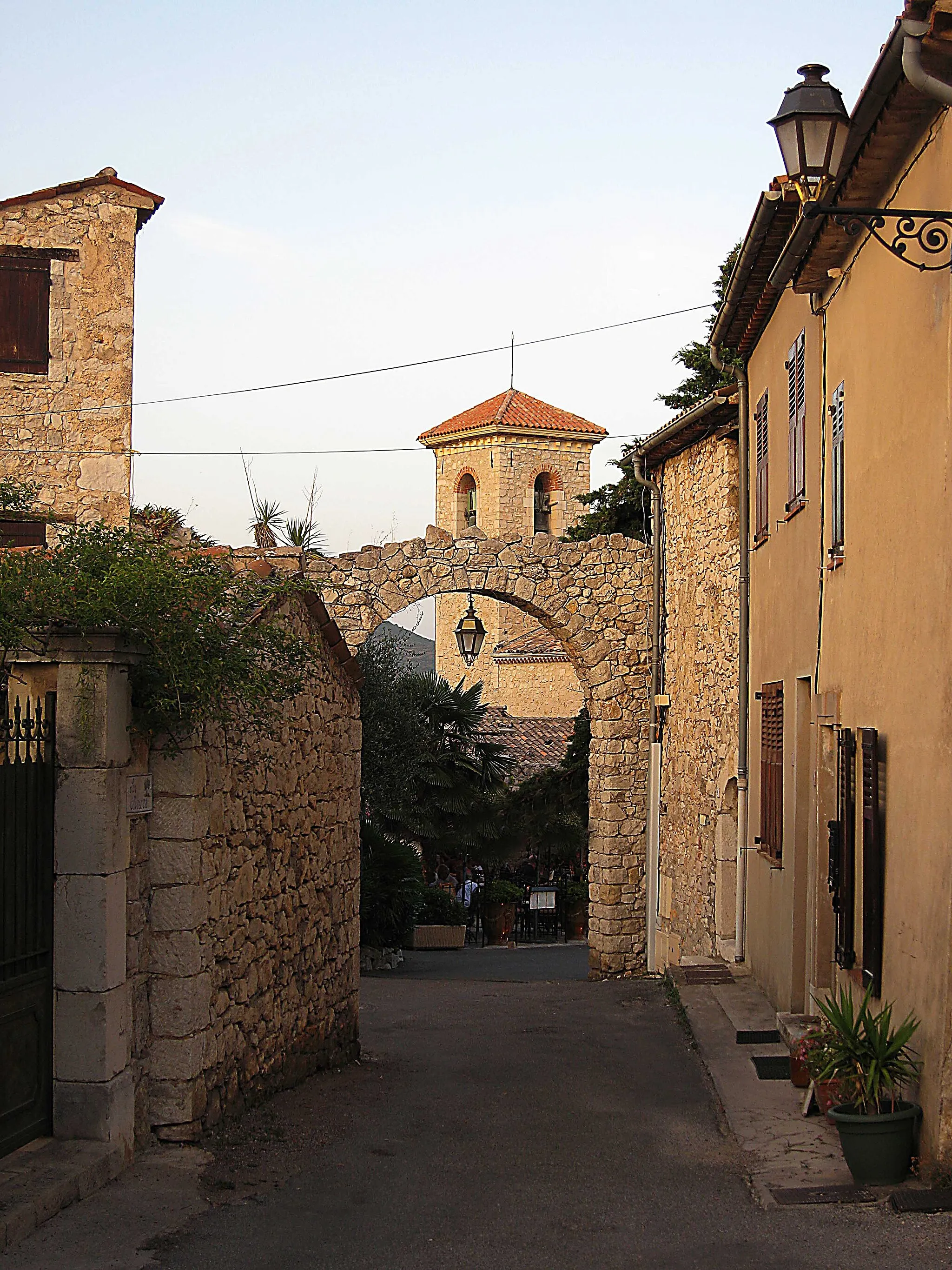 Photo showing: Cabris